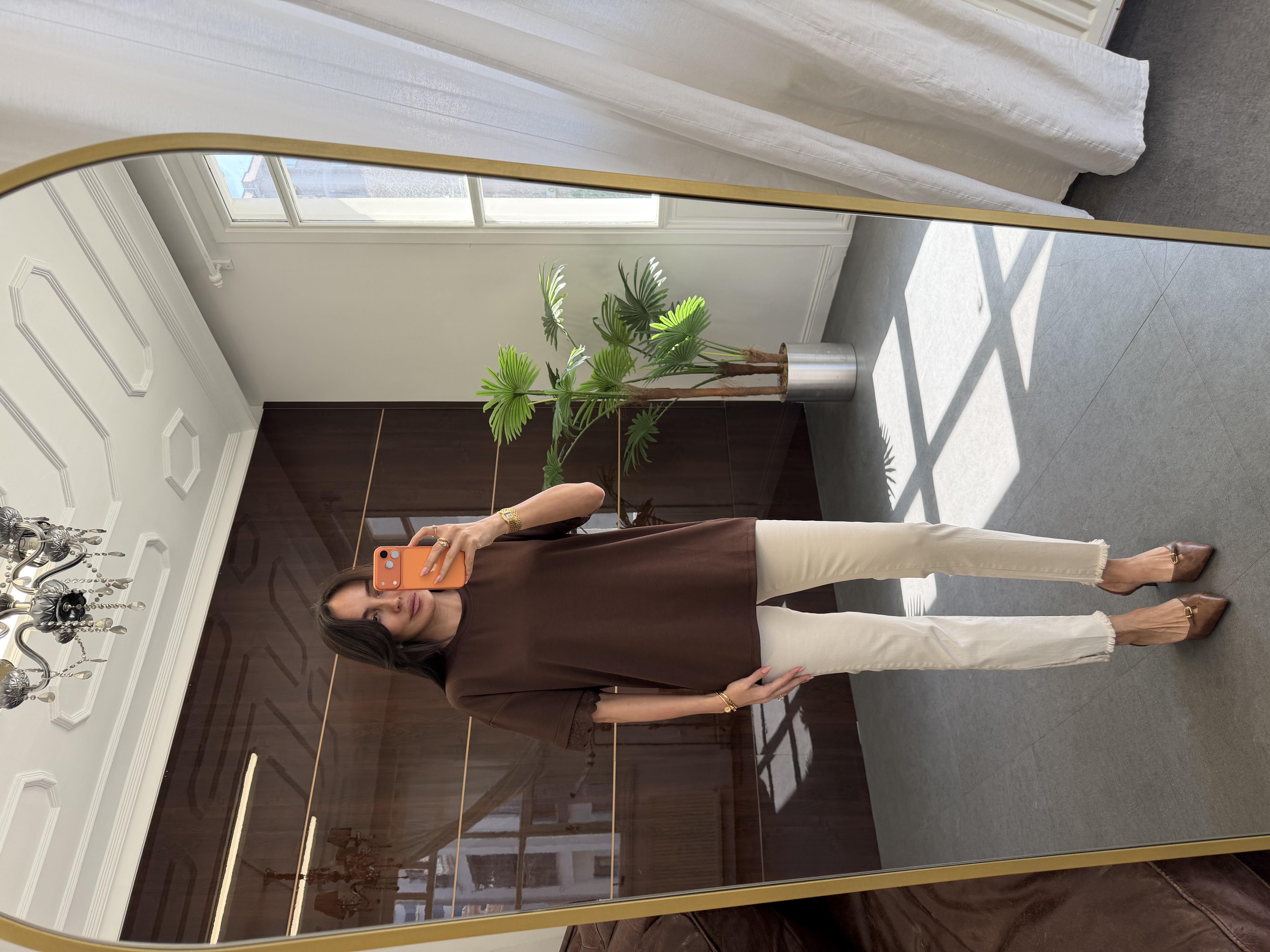 Kahve Dantel Tasarımlı Tişört