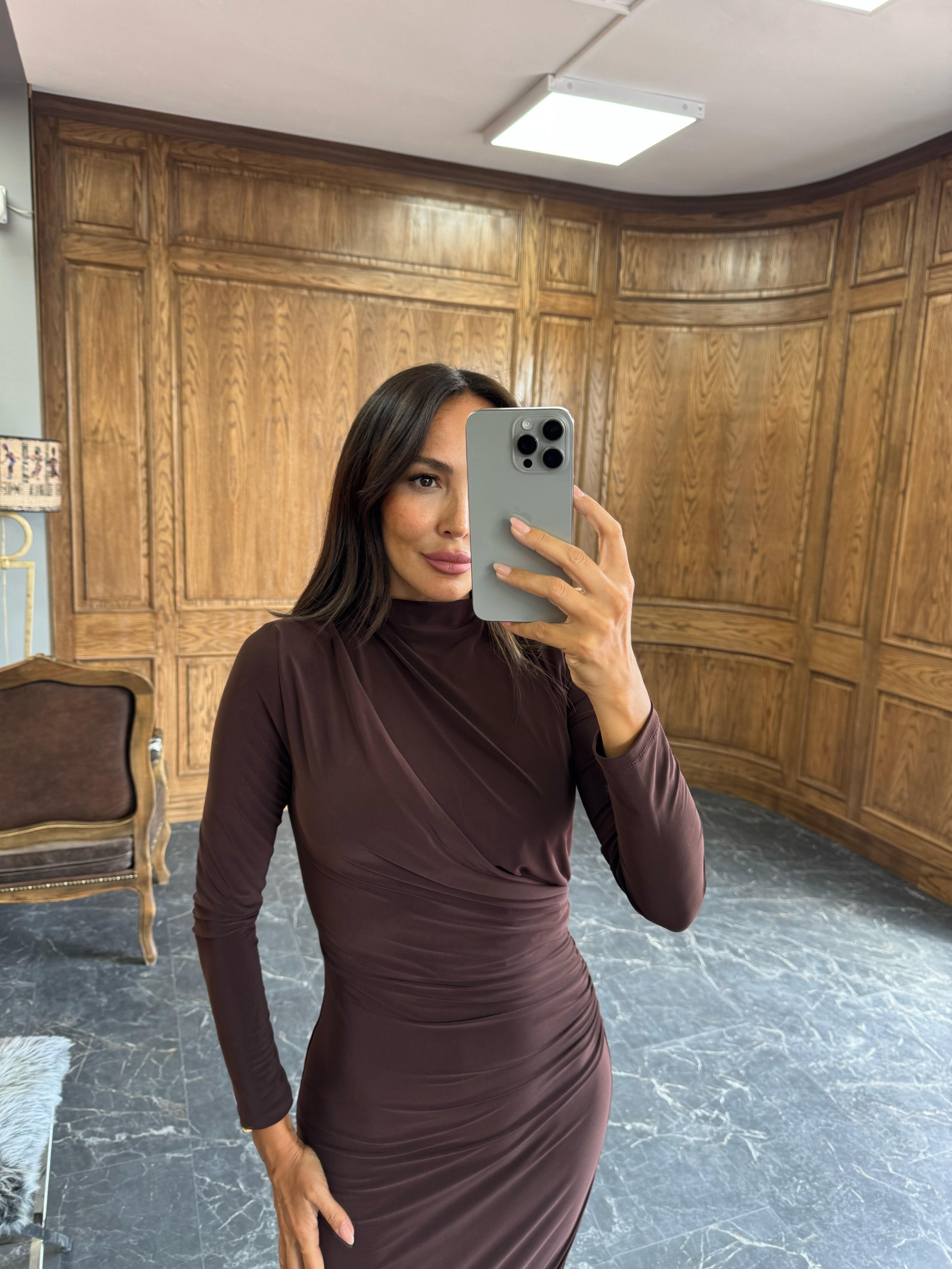 Kahve Drape Yaka Yırtmaçlı Uzun Elbise