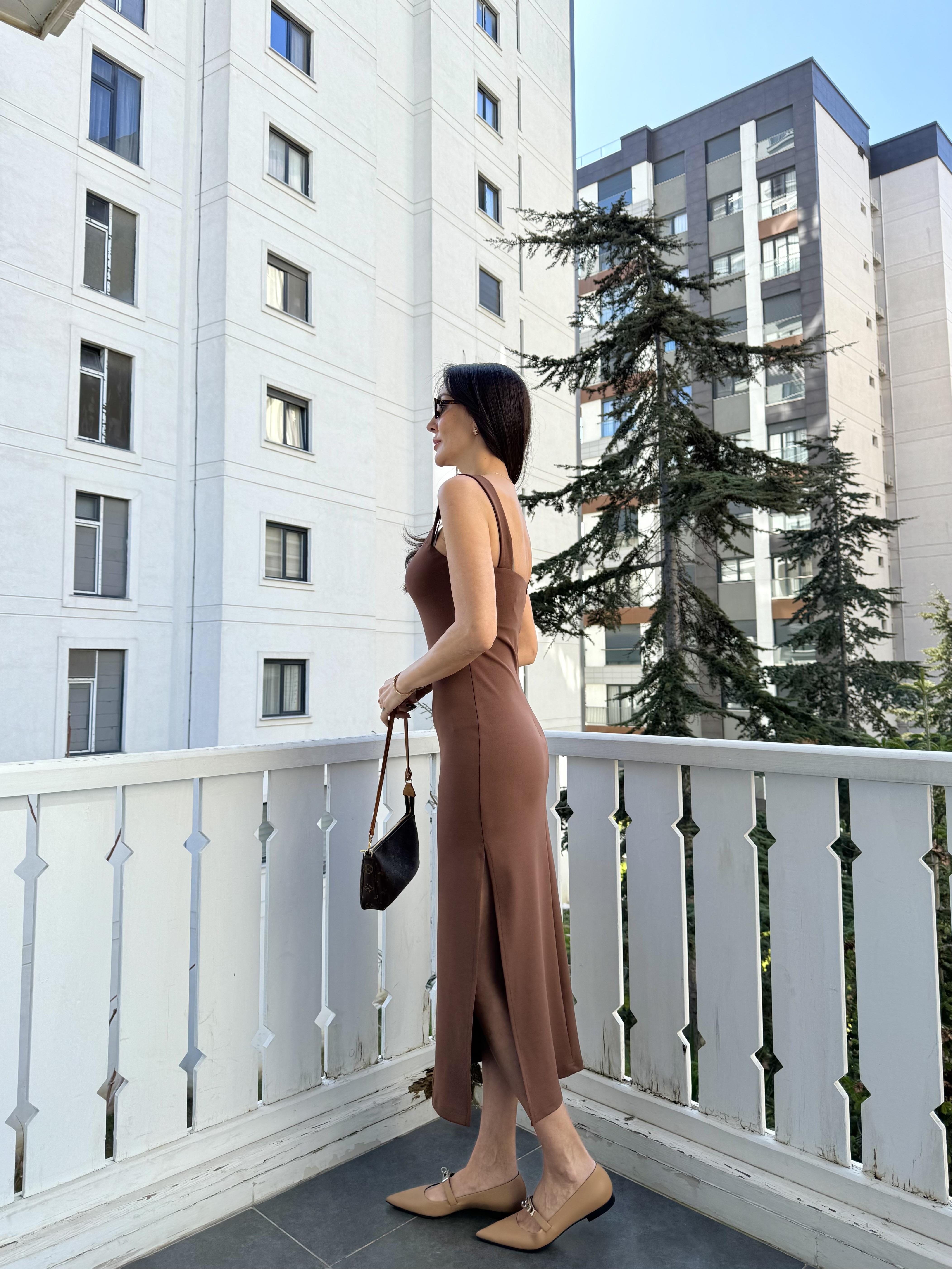 Kahve Kare Yaka Midi Elbise