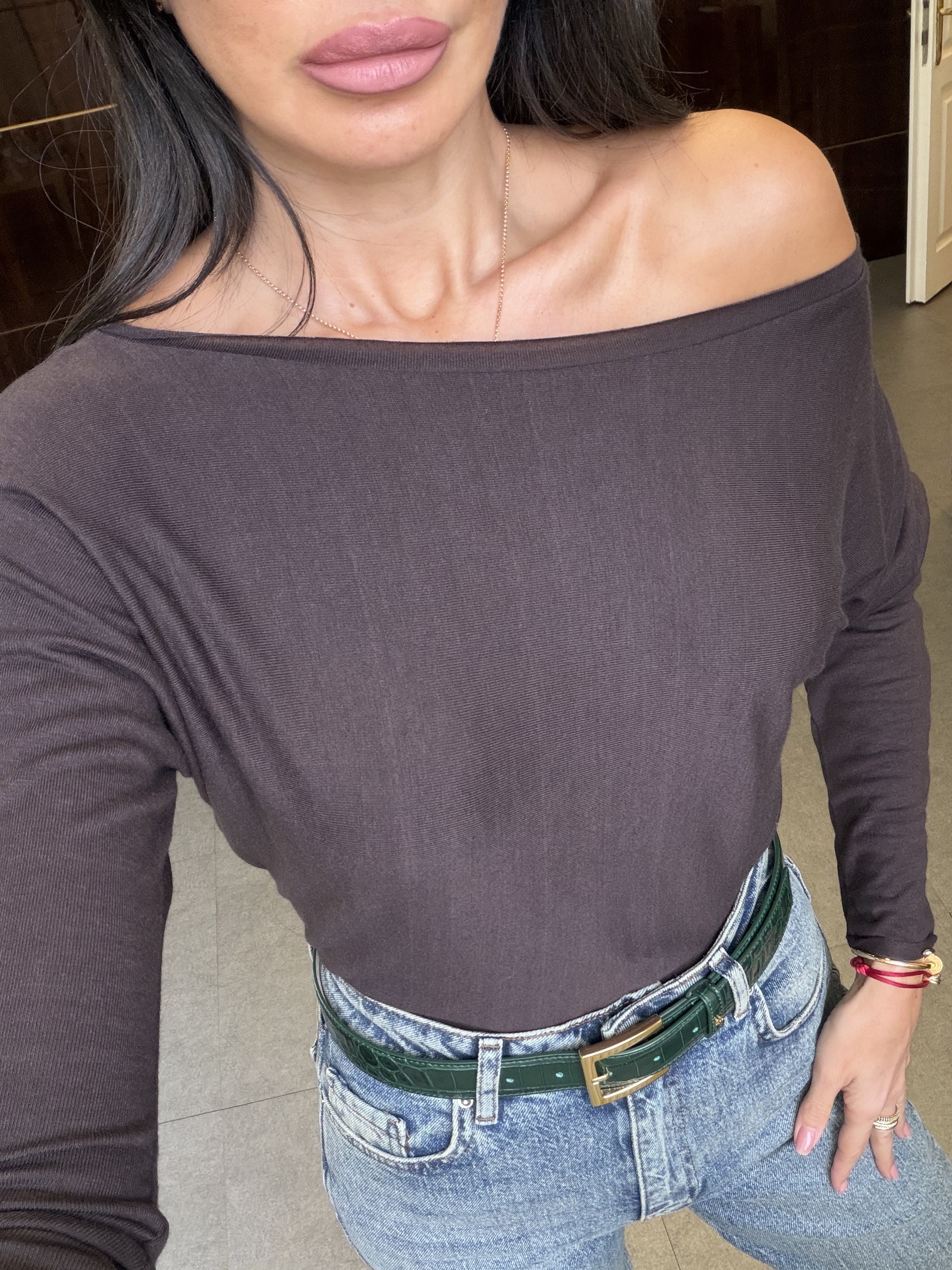 Kahve Kayık Yaka İnce Doku Bluz