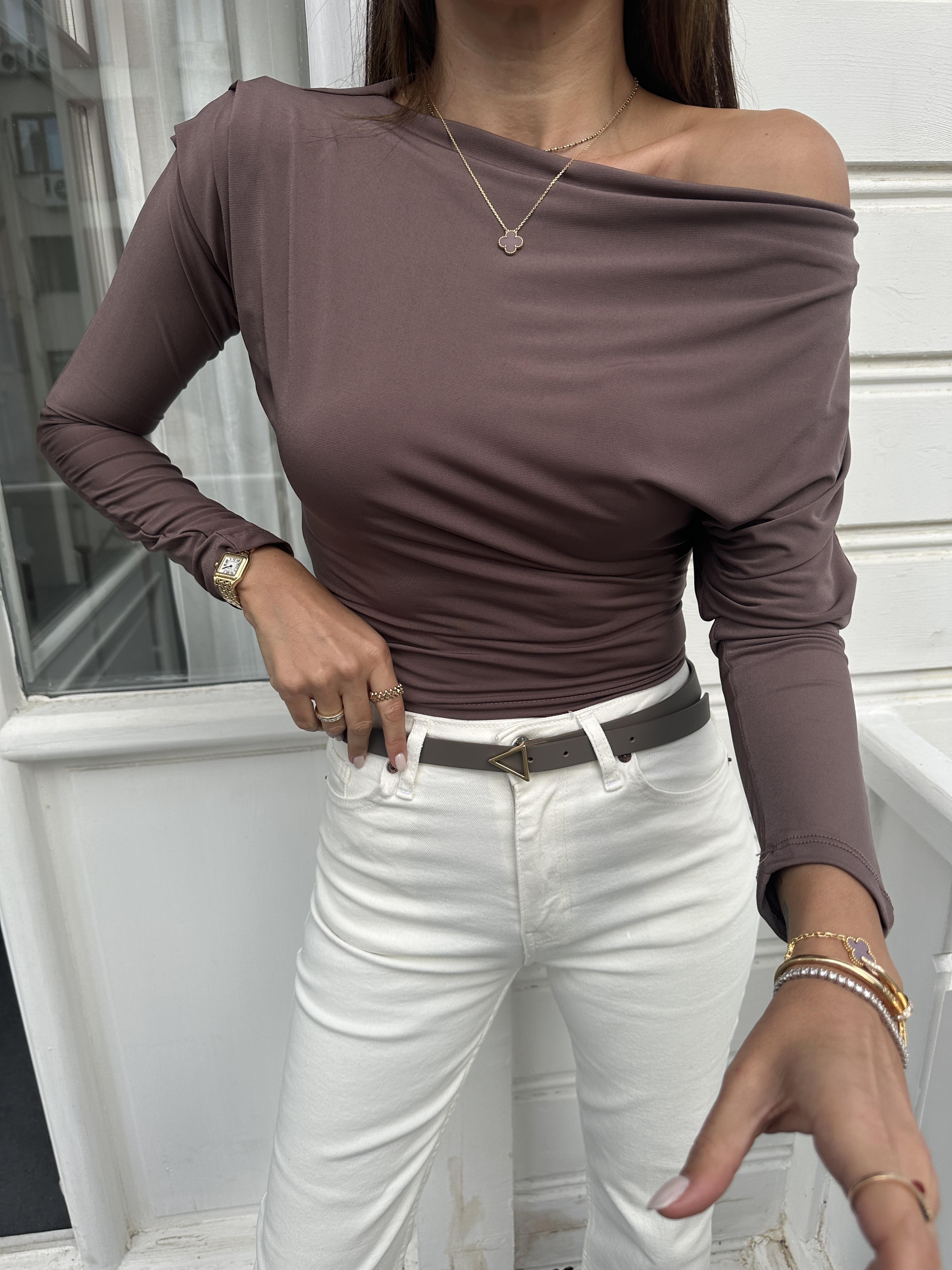 Kahve Omzu Pileli Bluz