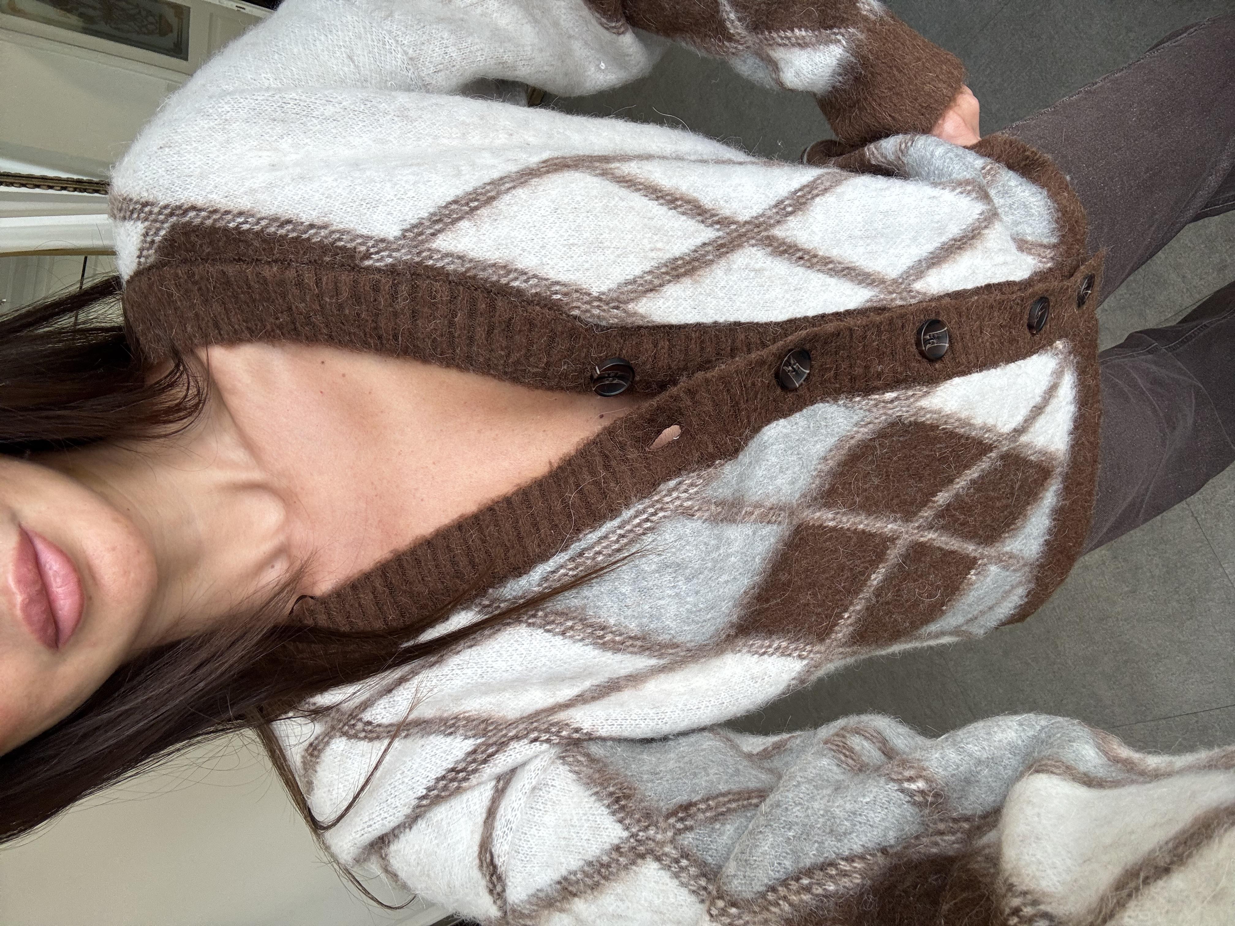 Kahve V Yaka Baklava Desenli Şardonlu Triko Hırka