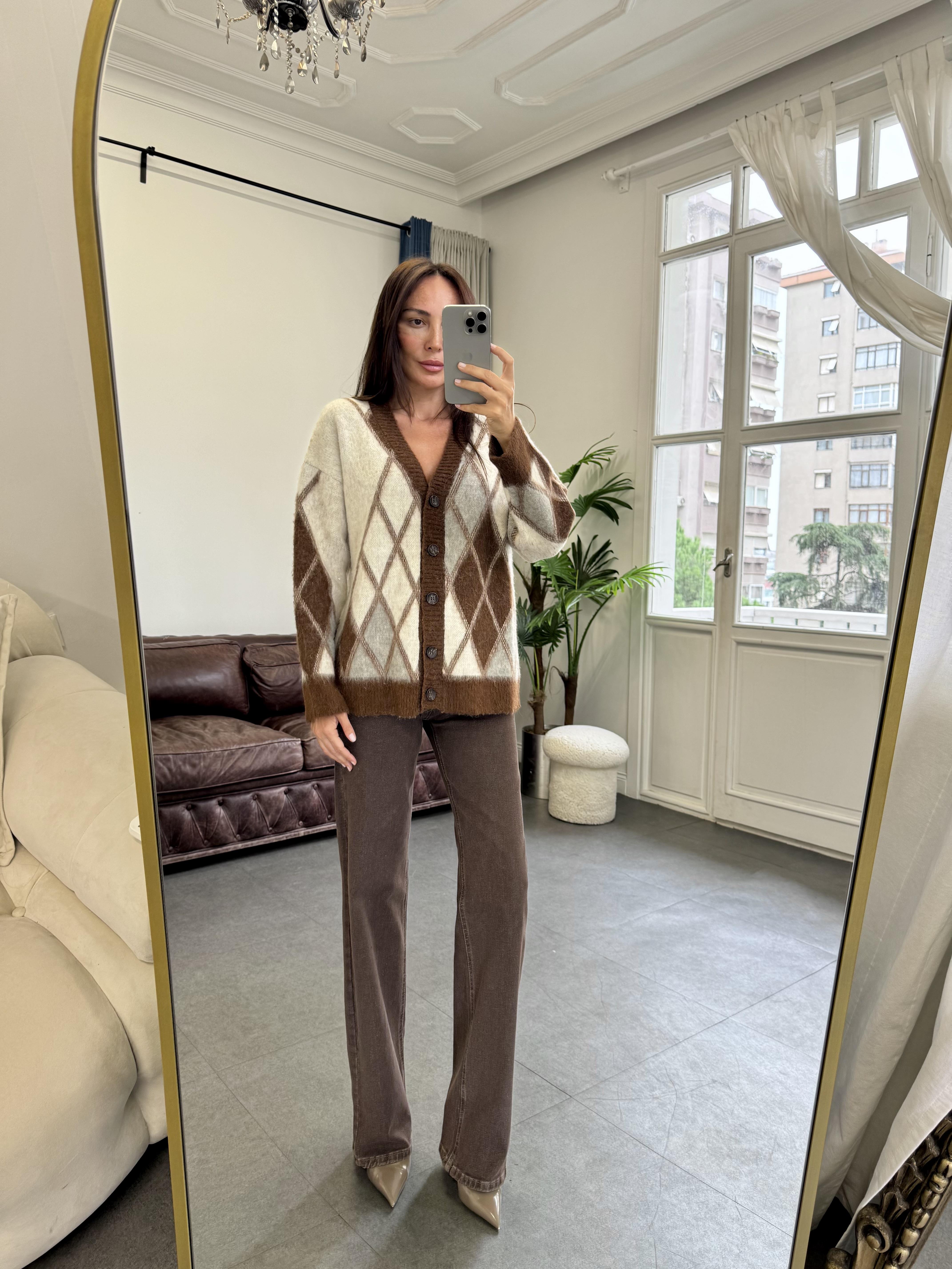 Kahve V Yaka Baklava Desenli Şardonlu Triko Hırka