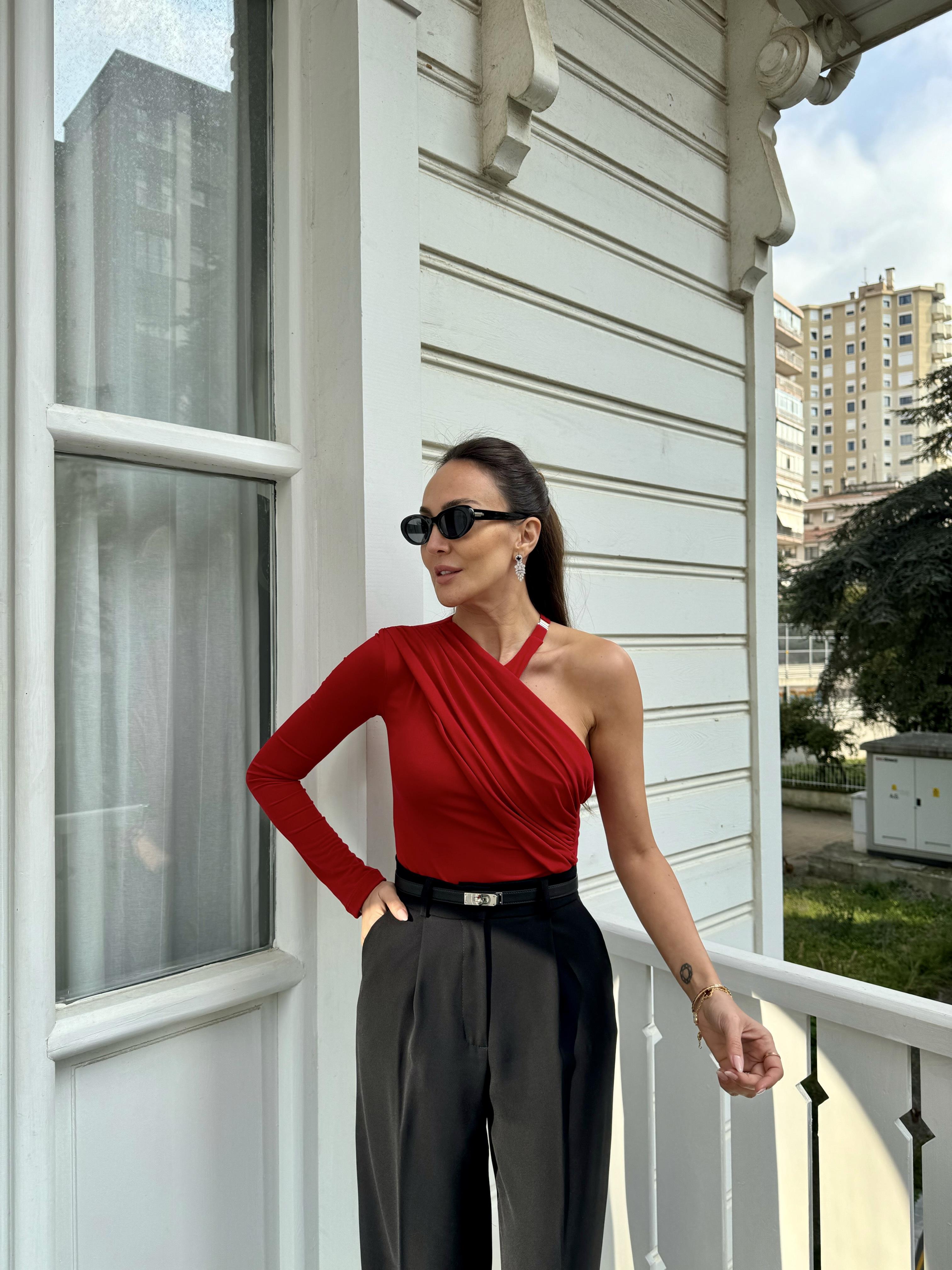 Kırmızı Boyun Detaylı Drape Bodysuit