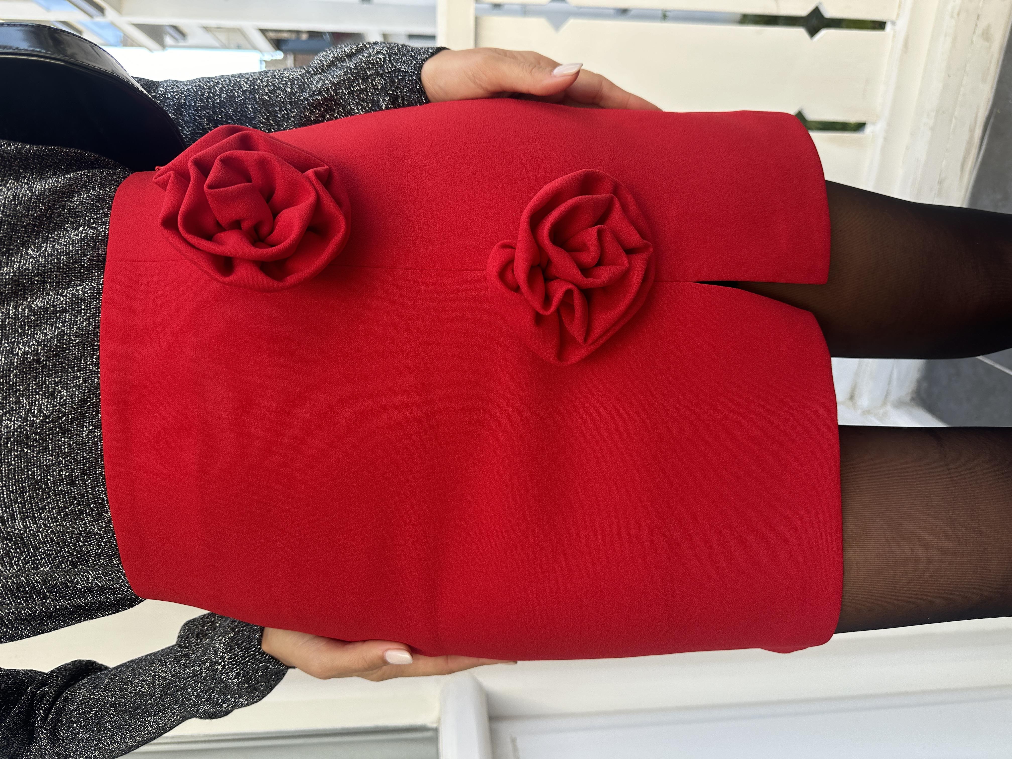 Kırmızı Gül Detaylı Mini Etek