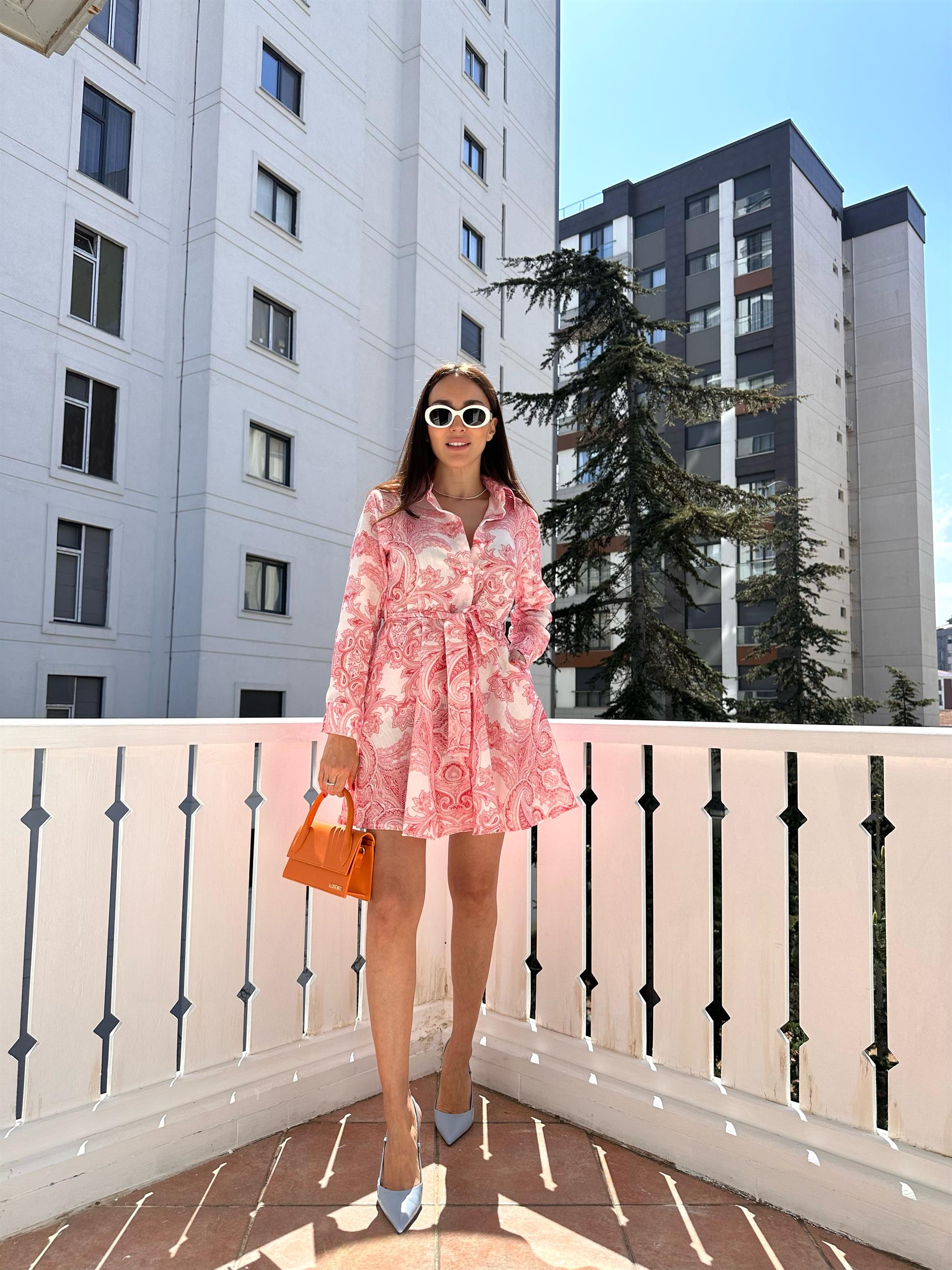 Kırmızı Şal Desen Volanlı Gömlek Yaka Elbise