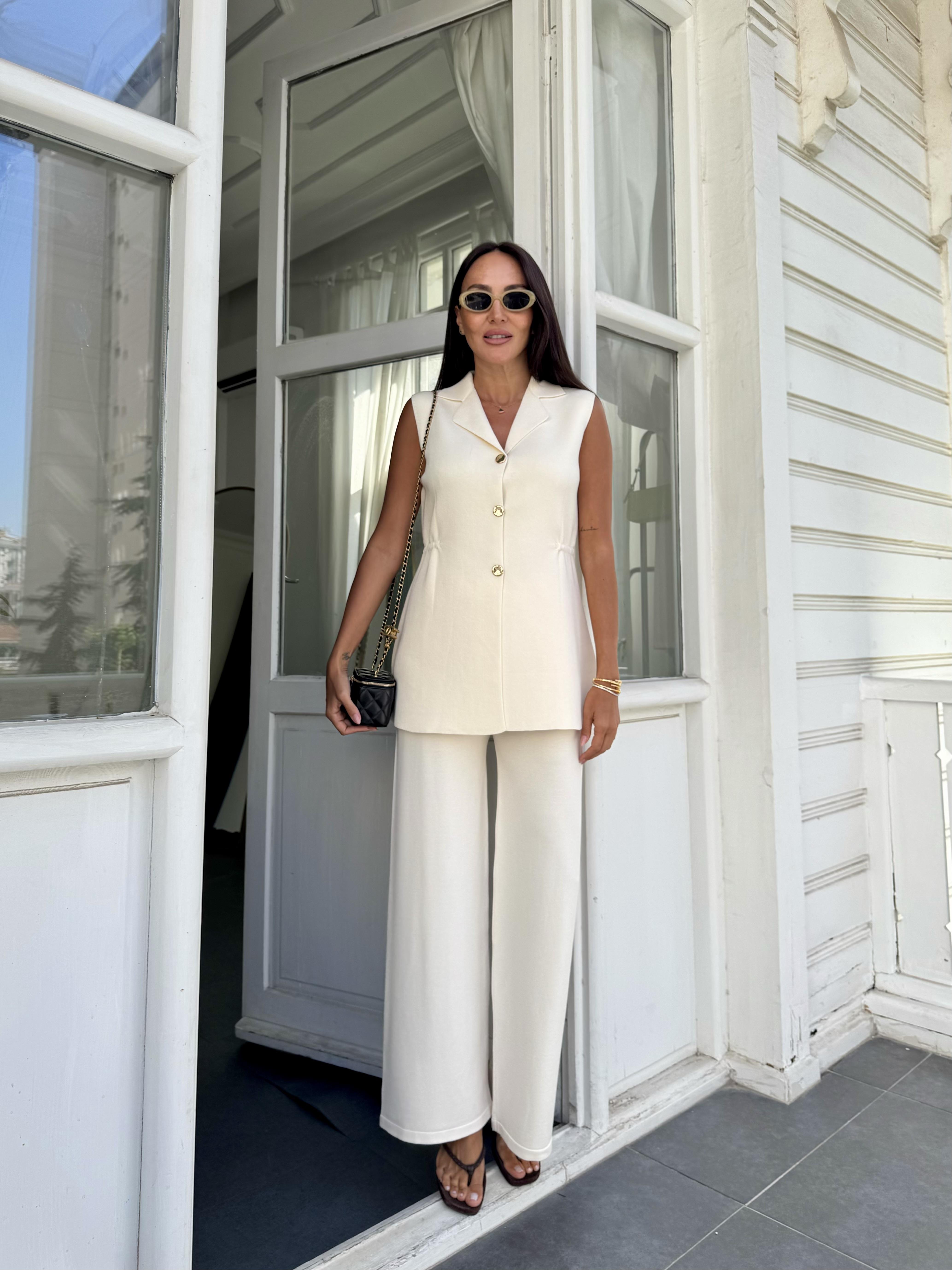 Krem Premium Gold Düğme Yanları Büzgü Yelek