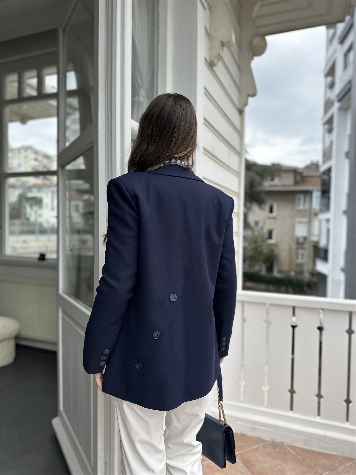 Lacivert Arkası Yırtmaçlı Ceket
