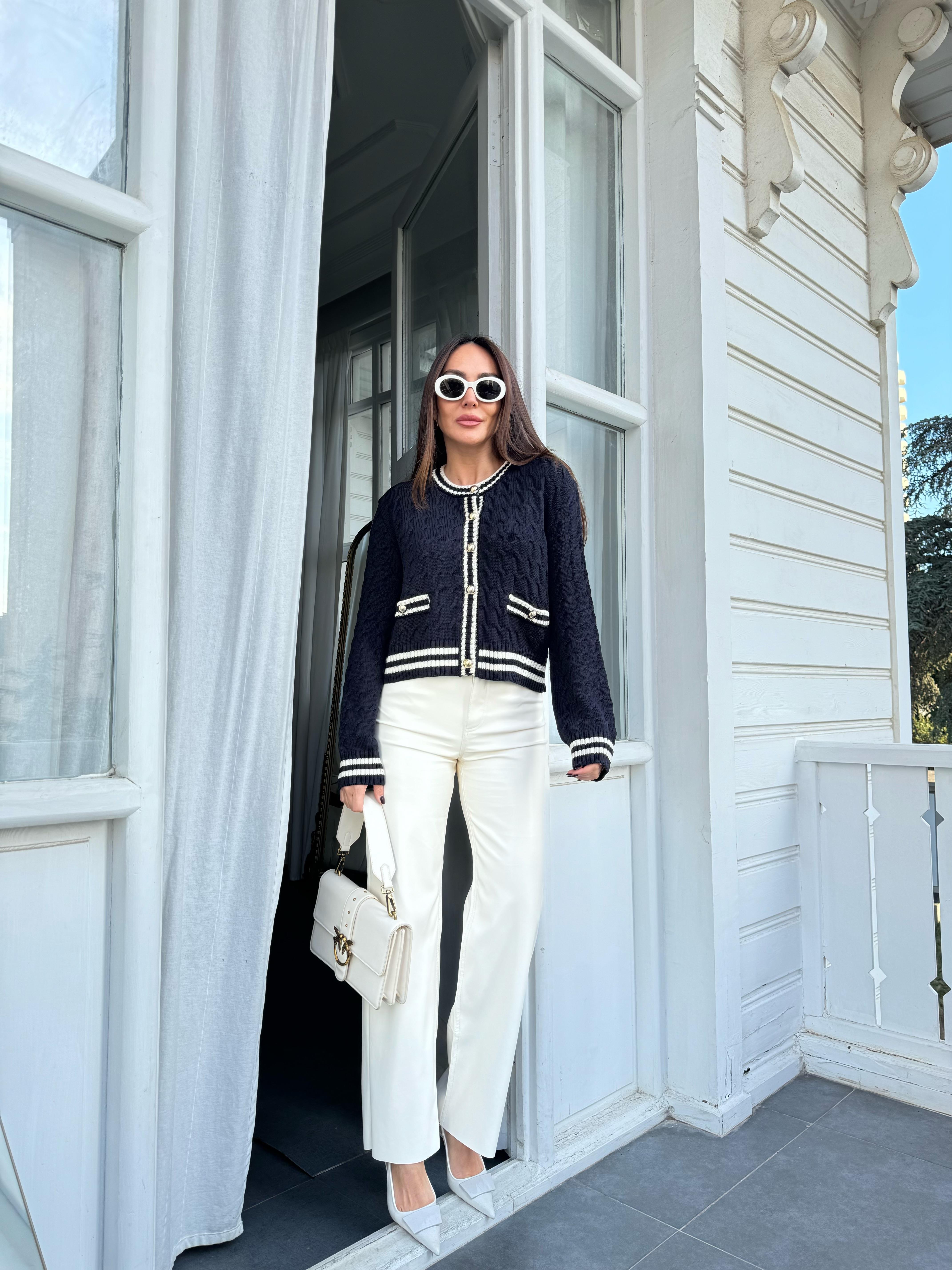 Lacivert Bisiklet Yaka Çizgili Düğmeli Triko Hırka