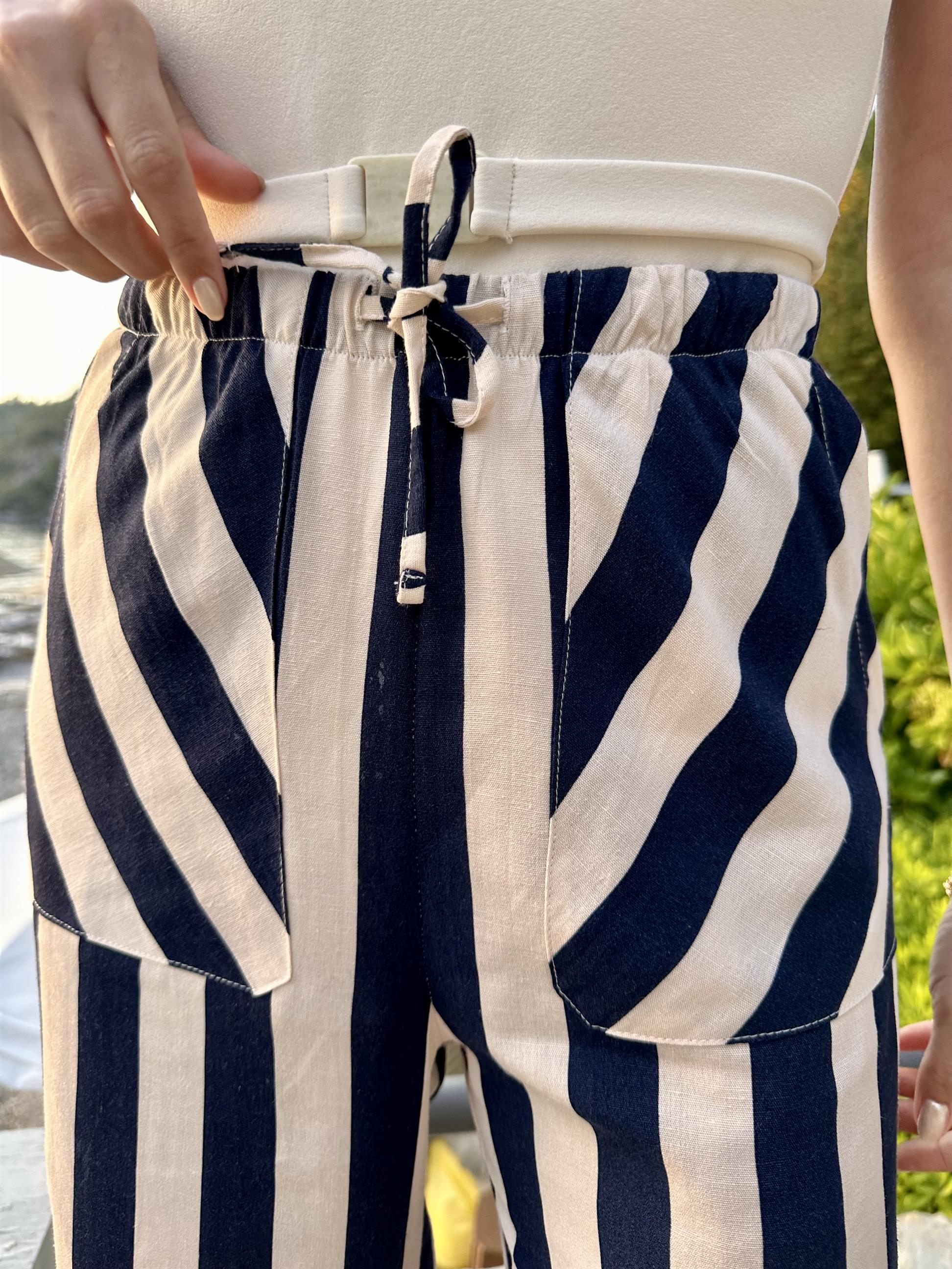 Lacivert Çizgili Bağcıklı Pantolon
