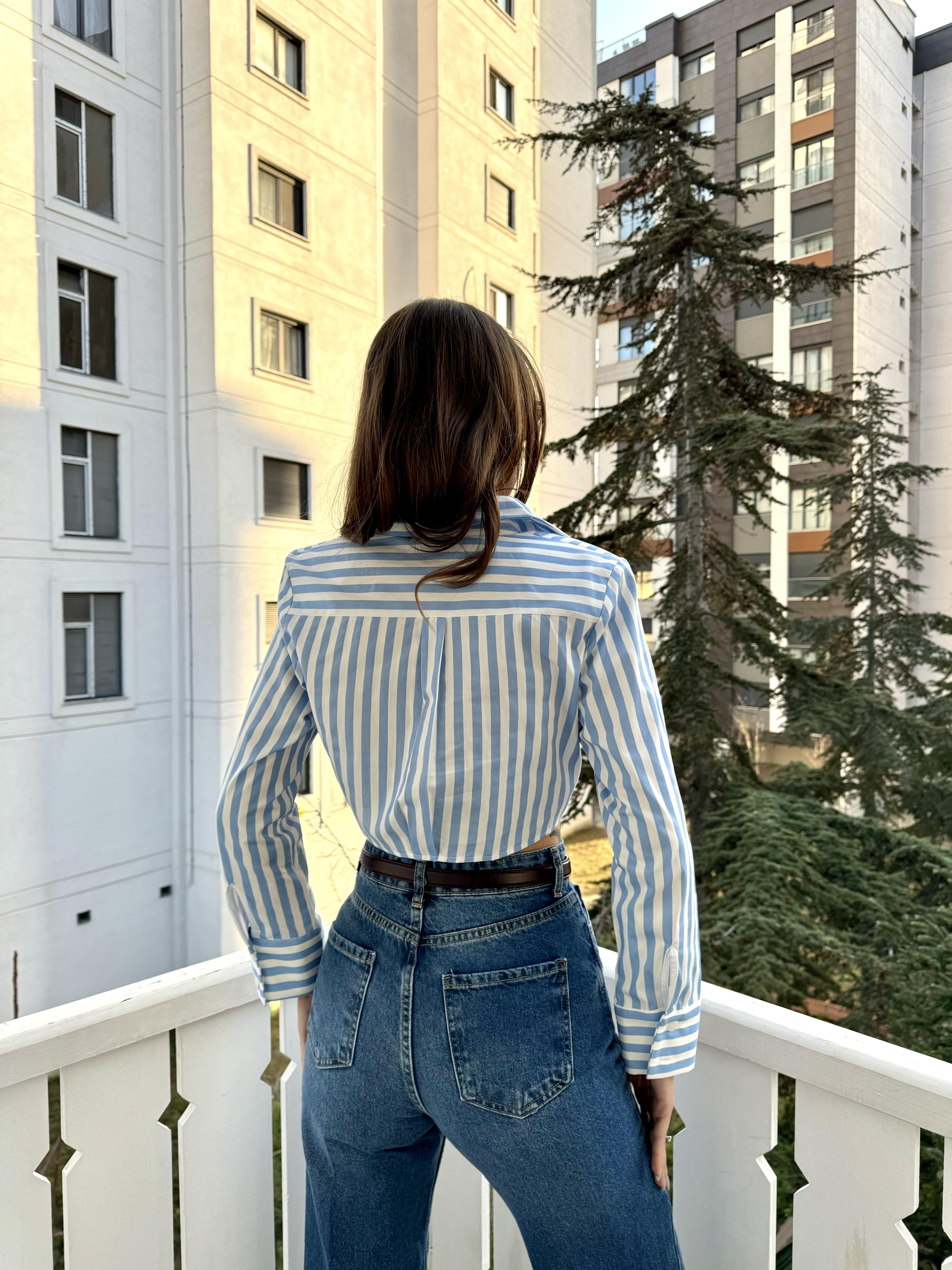 Mavi Kalın Çizgili Vatkalı Crop Gömlek