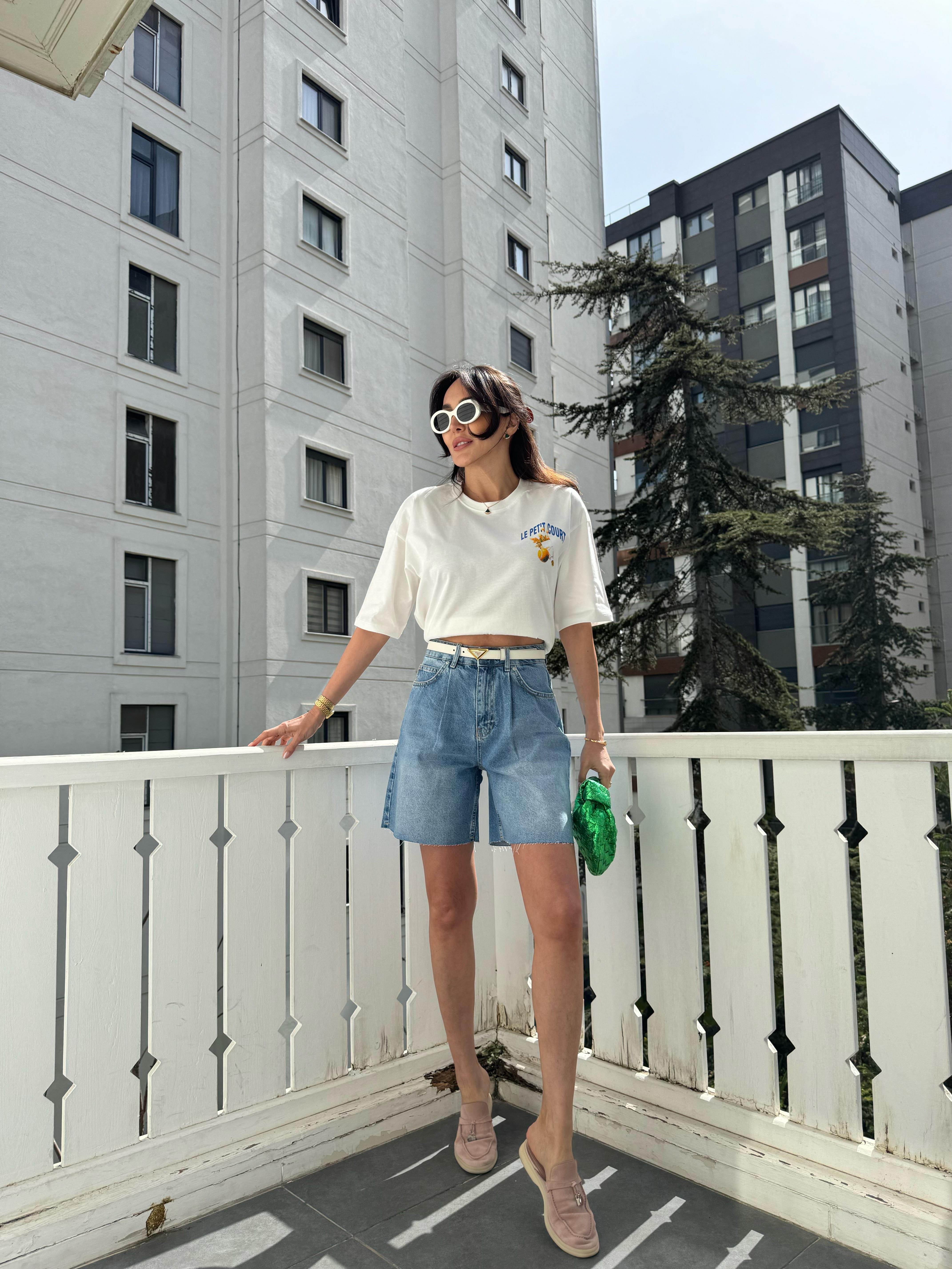 Mavi Önü Pileli Bermuda Şort