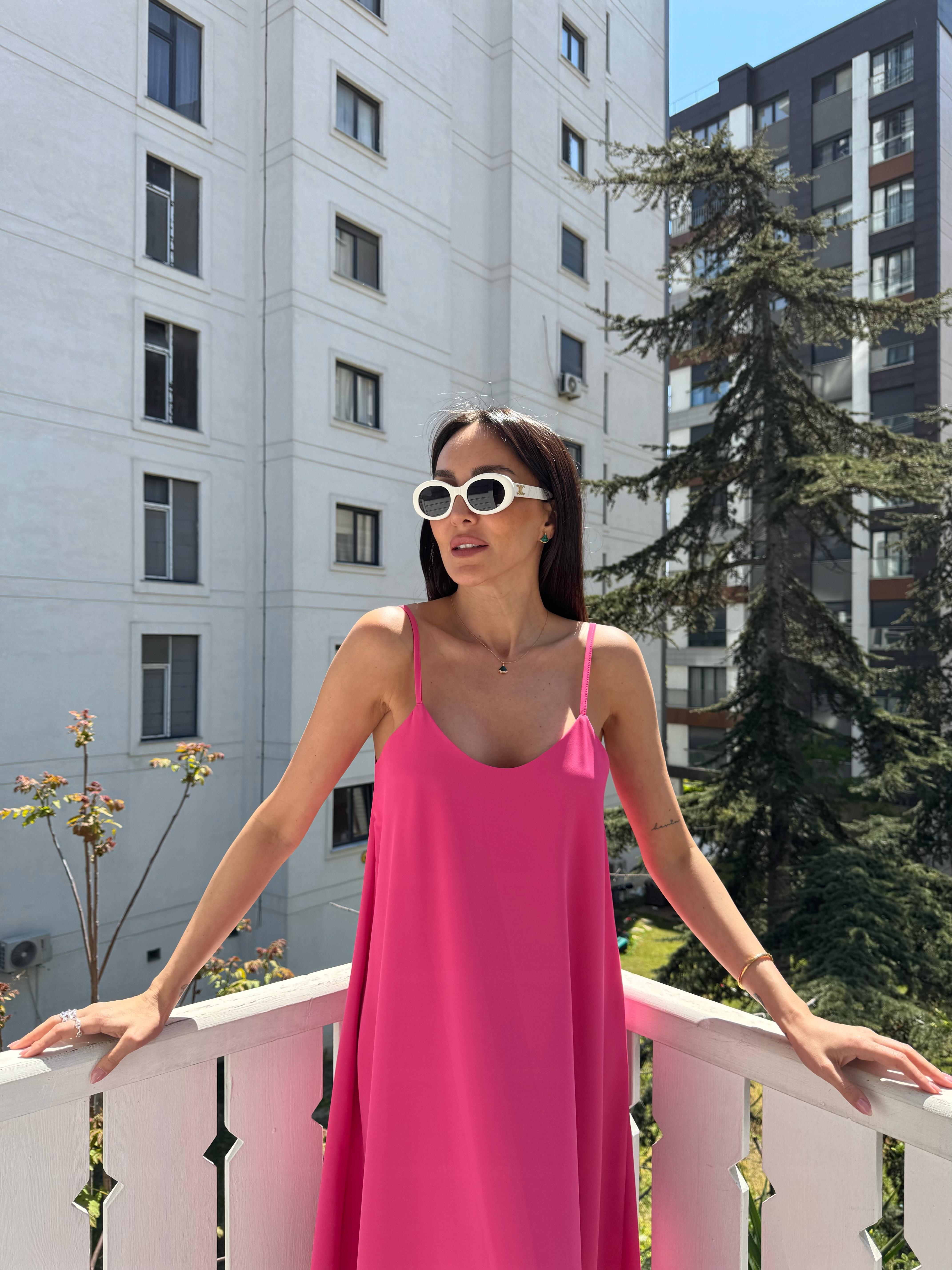 Neon Pembe Etek Ucu Volanlı Uzun Elbise