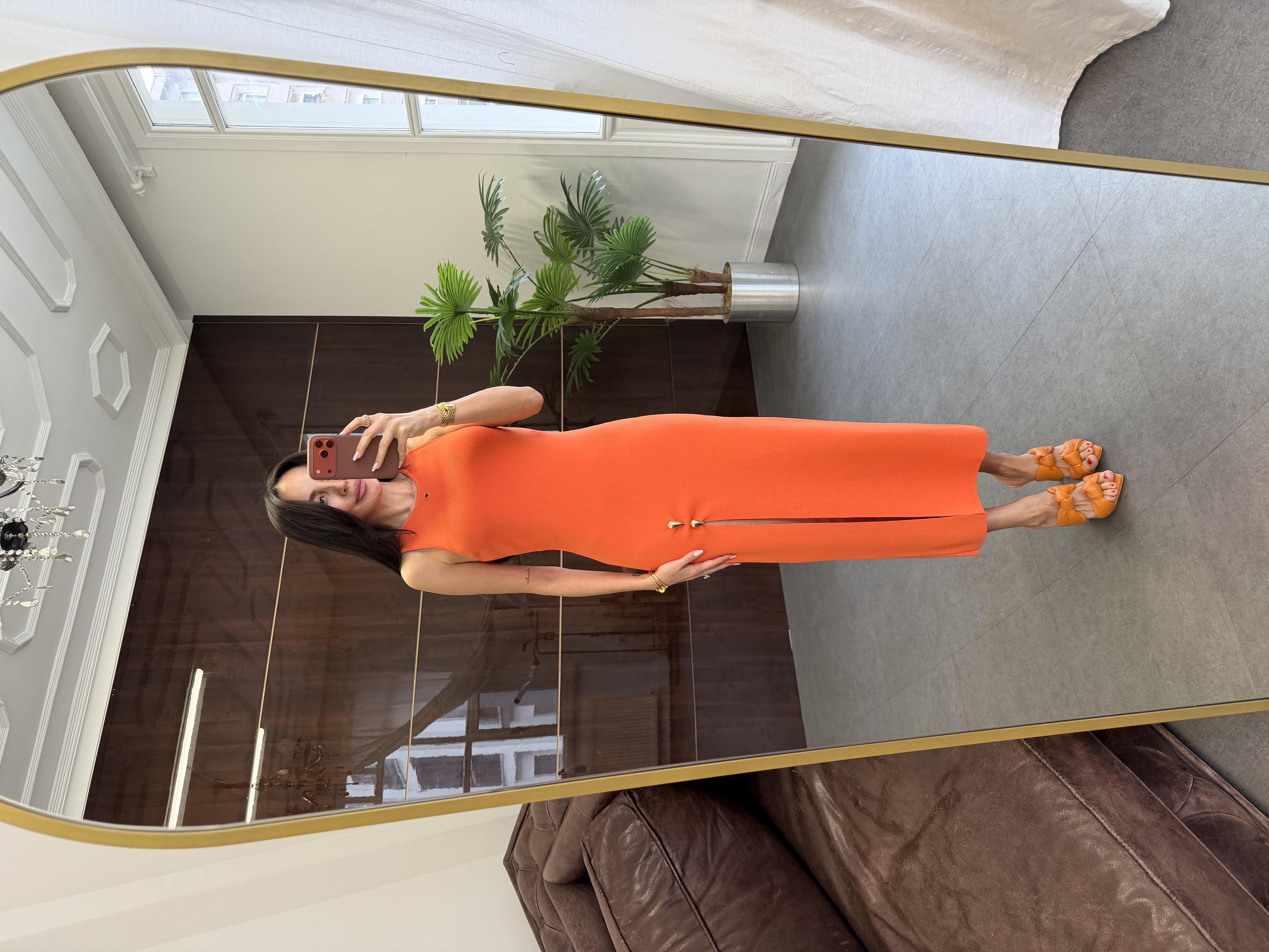 Oranj Aksesuar Detaylı Yırtmaçlı Triko Elbise