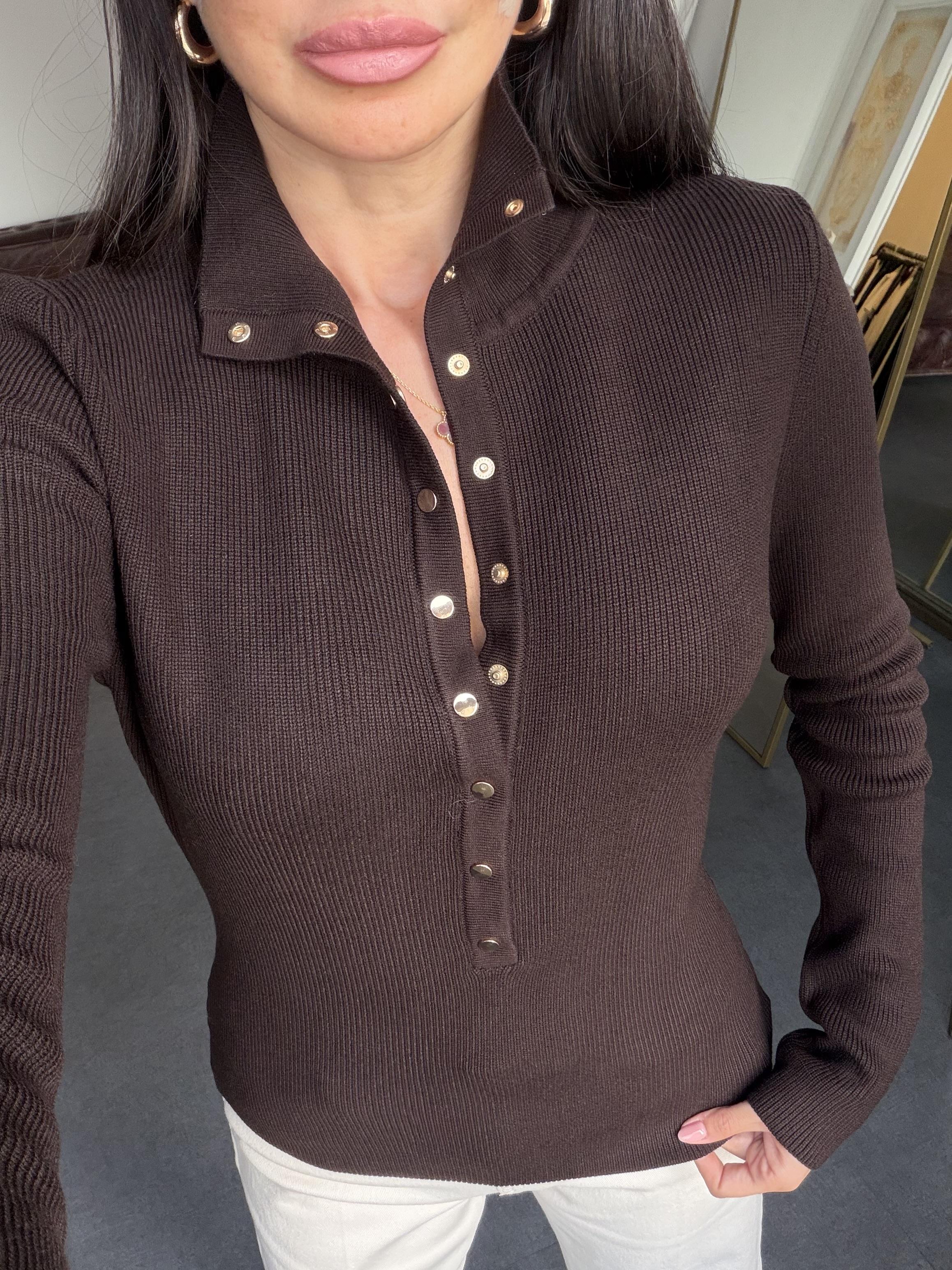 Orta Kahve Dik Yaka Çıtçıtlı Triko Kazak