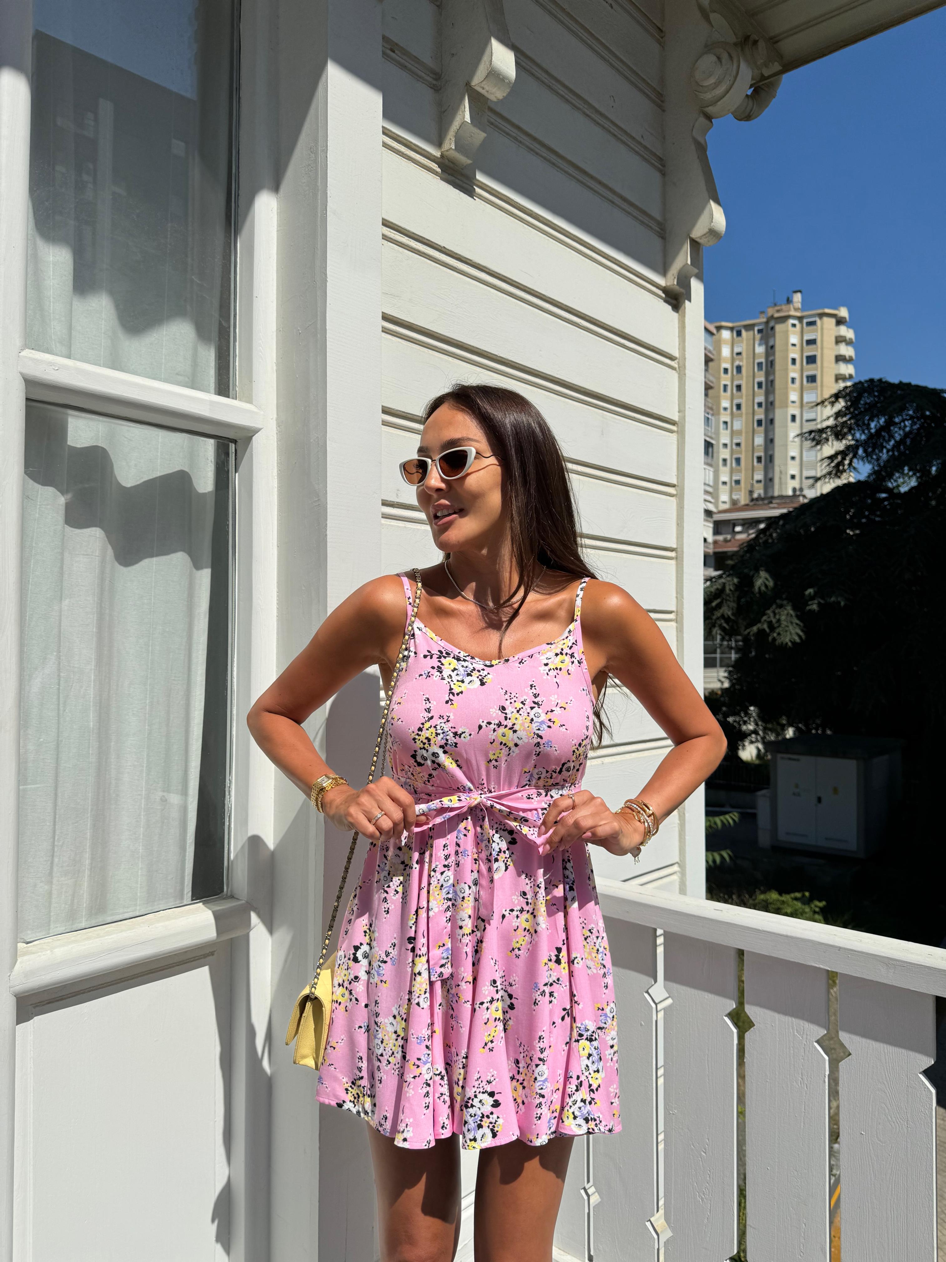 Pembe Çiçekli Kuşaklı Mini Elbise