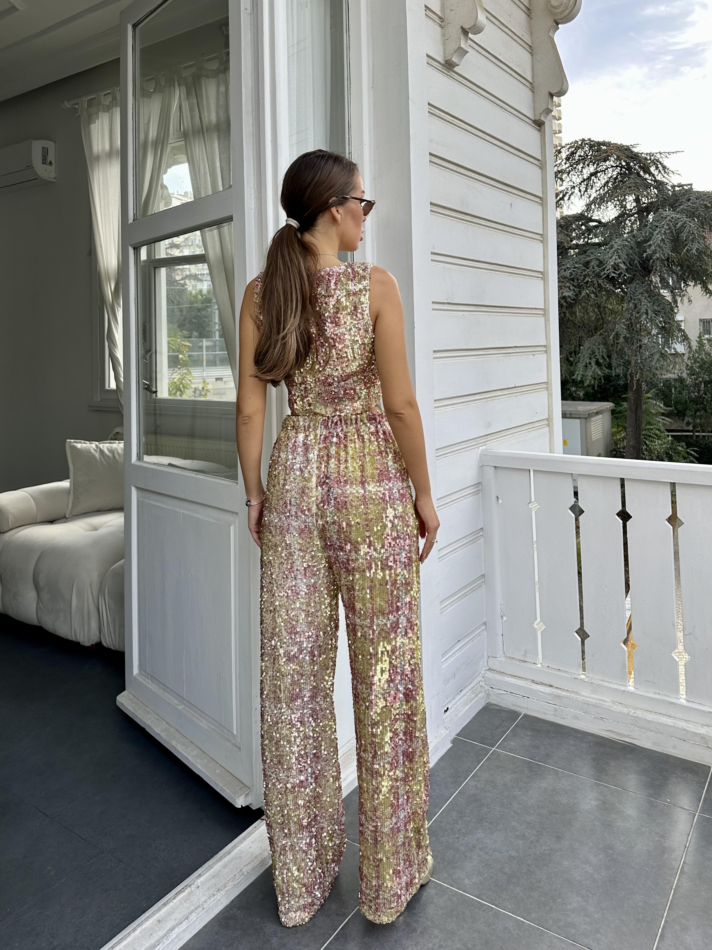 Pembe Pullu Yelekli Takım