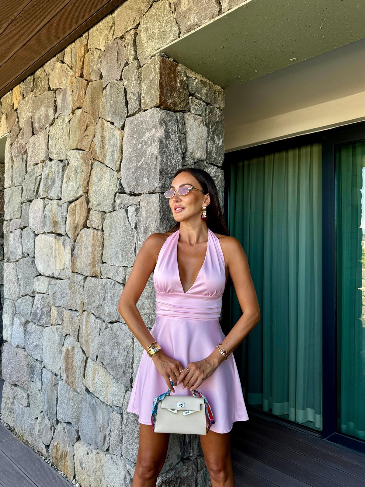 Pembe Sırt Dekolte Saten Elbise