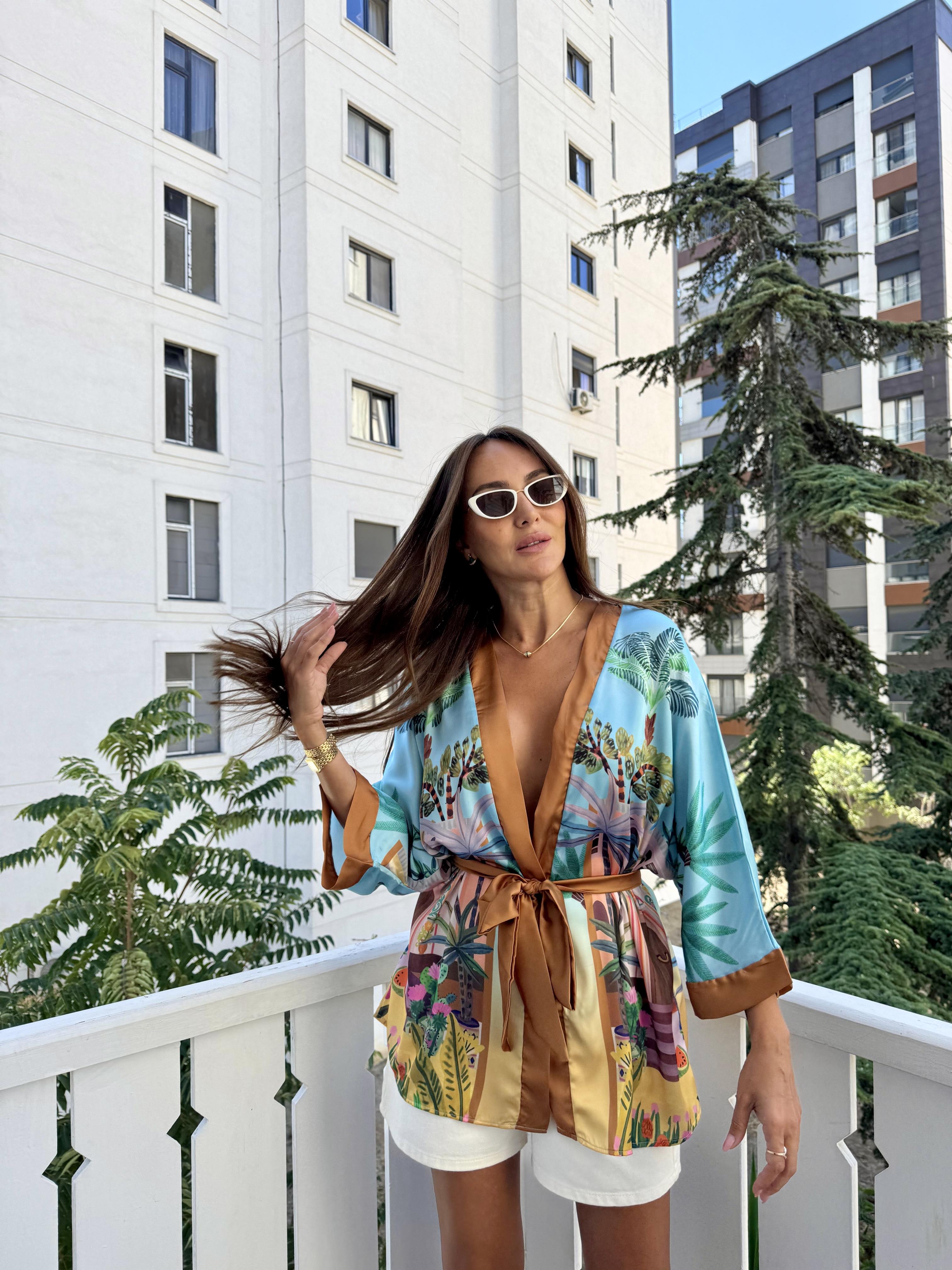 Renkli Ağaç Desen Kuşaklı Kimono