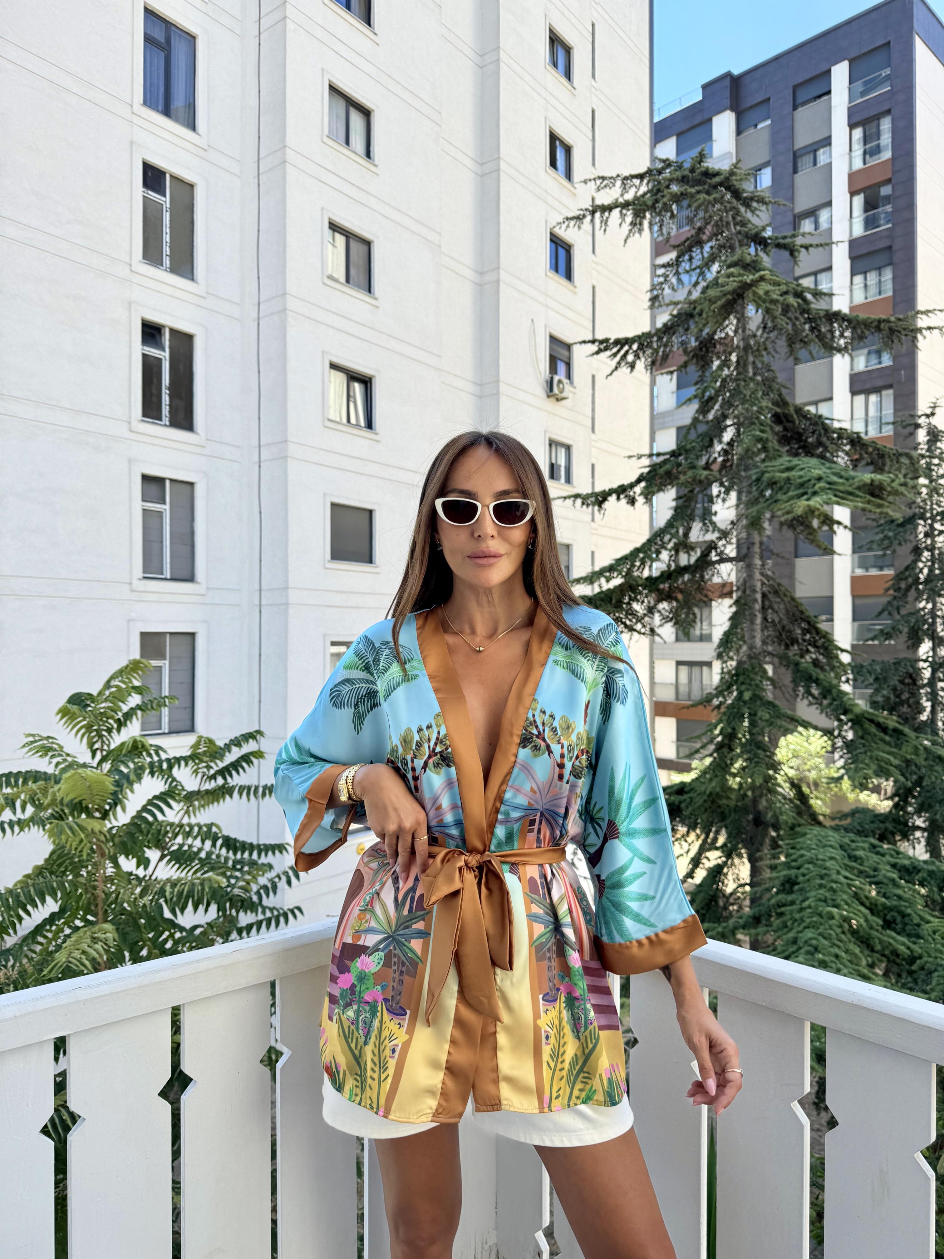 Renkli Ağaç Desen Kuşaklı Kimono