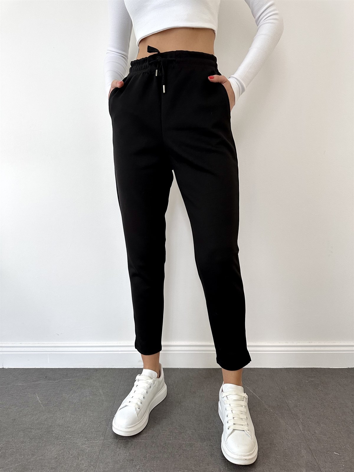 Siyah Bağcıklı Düz Paça Modal Eşofman