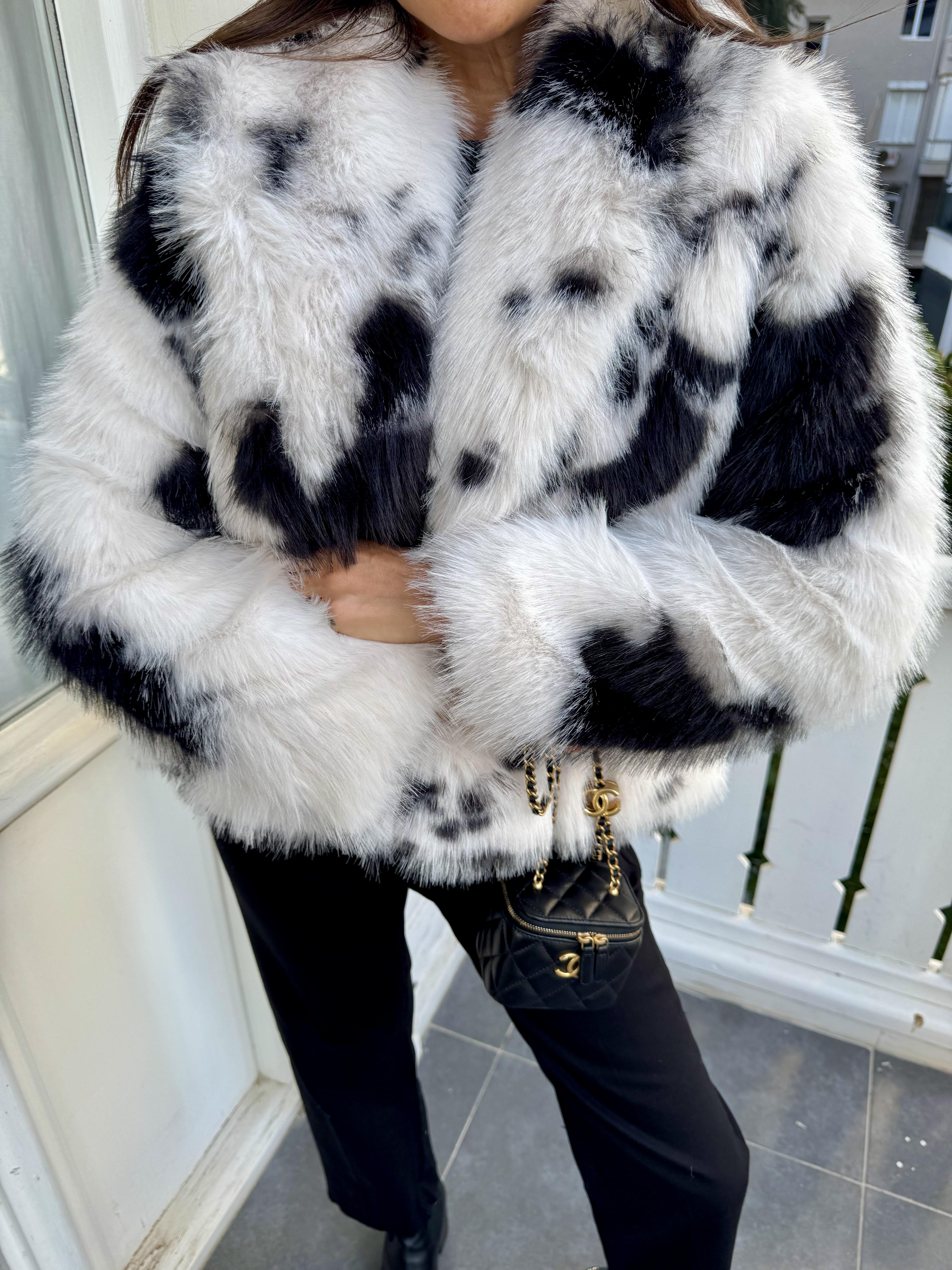 Siyah-Beyaz Desenli Kürk Ceket