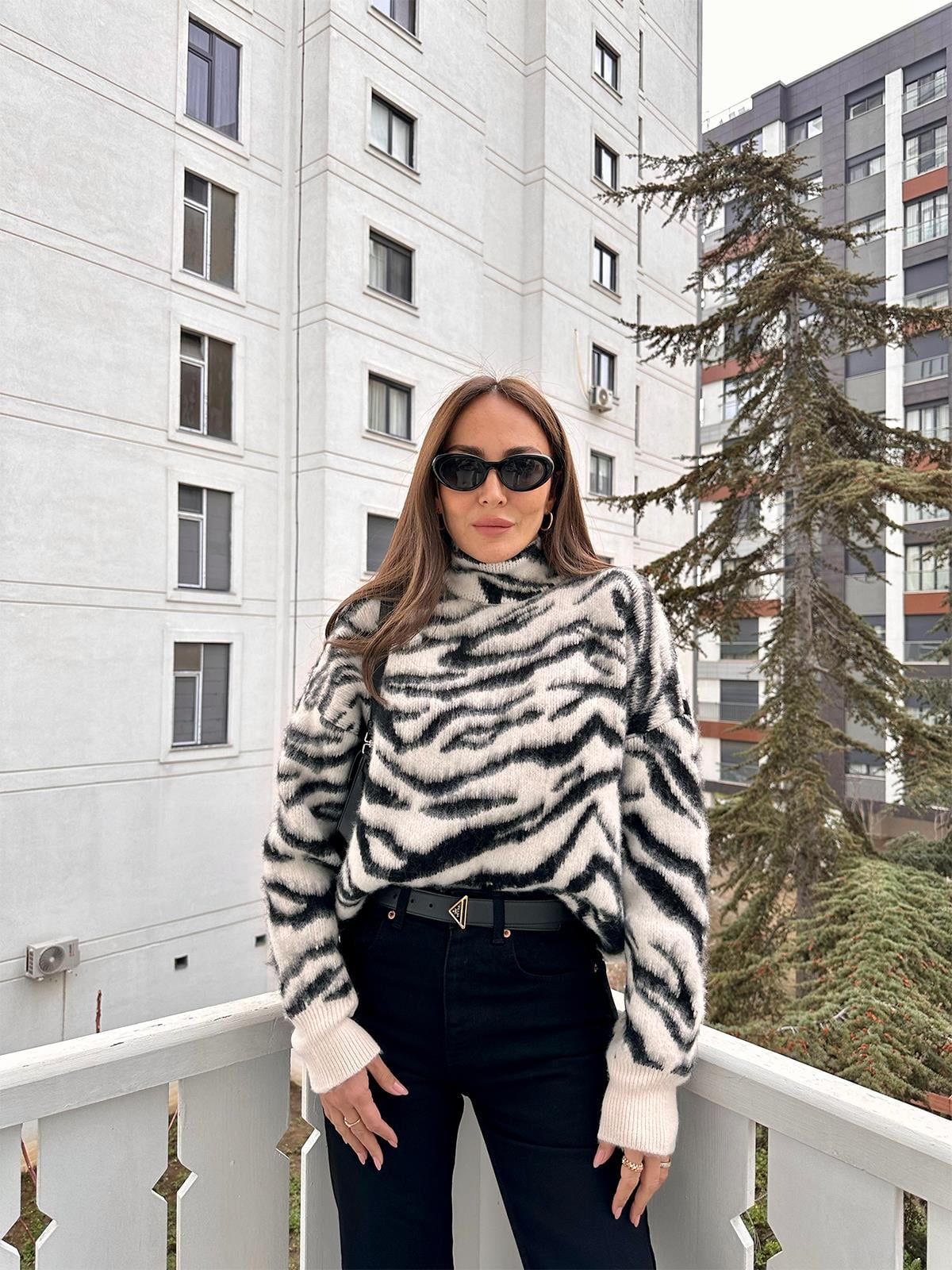 Siyah-Beyaz Sakallı Zebra Desen Balıkçı Kazak