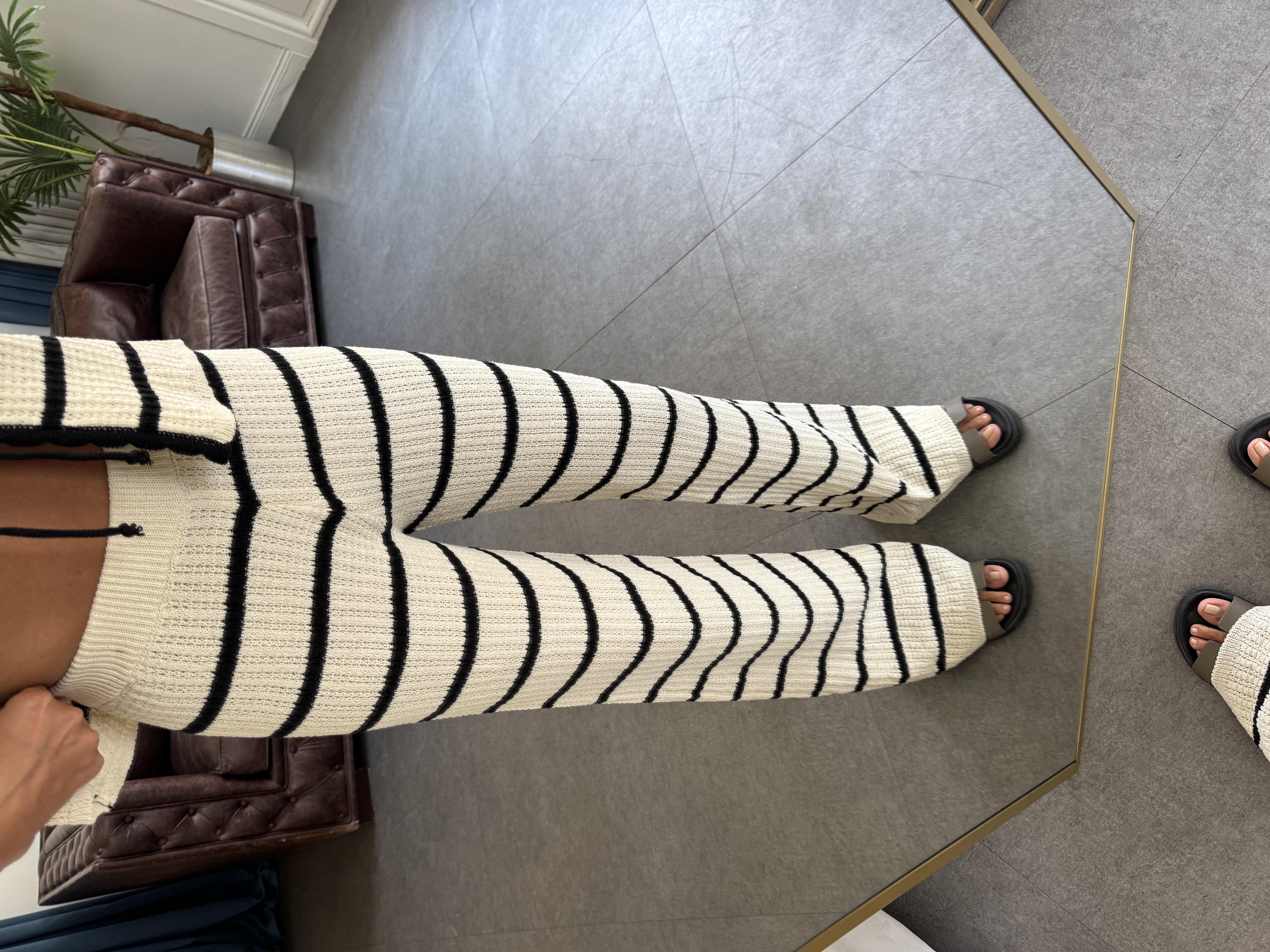 Siyah-Beyaz Yelekli Triko Takım