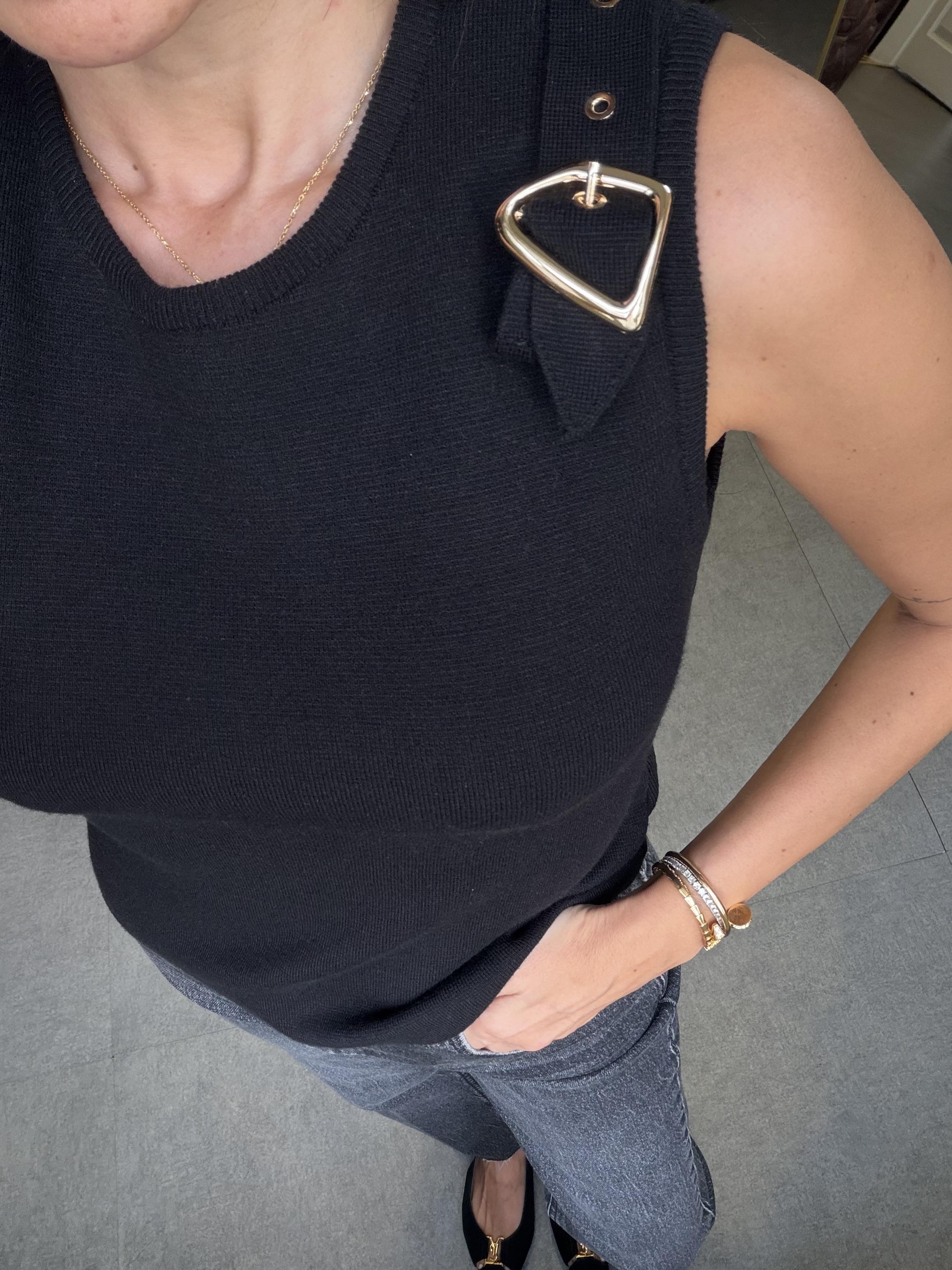 Siyah Bisiklet Yaka Aksesuar Detaylı Triko Bluz