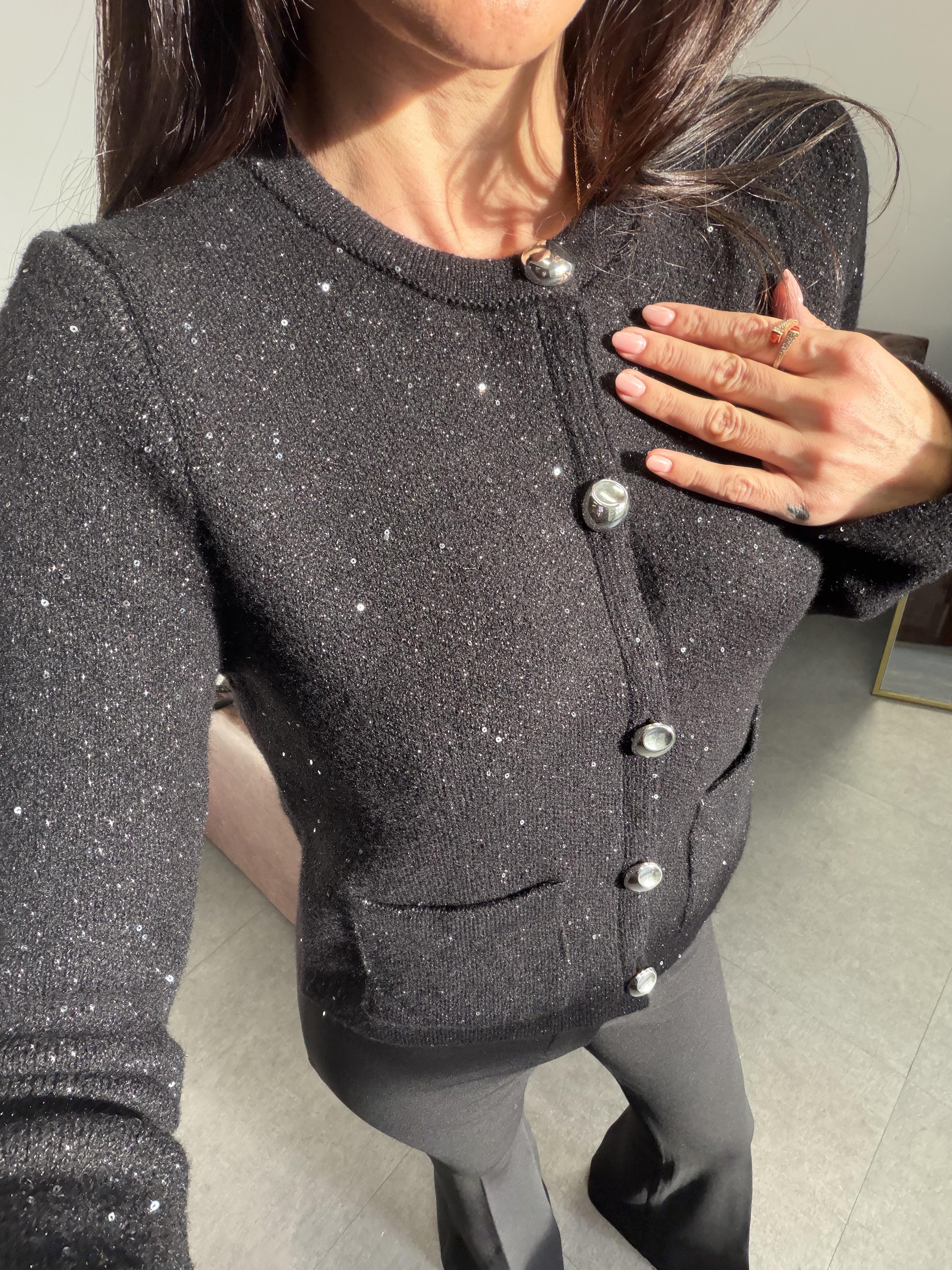 Siyah Bisiklet Yaka Pullu Simli Düğmeli Triko Hırka