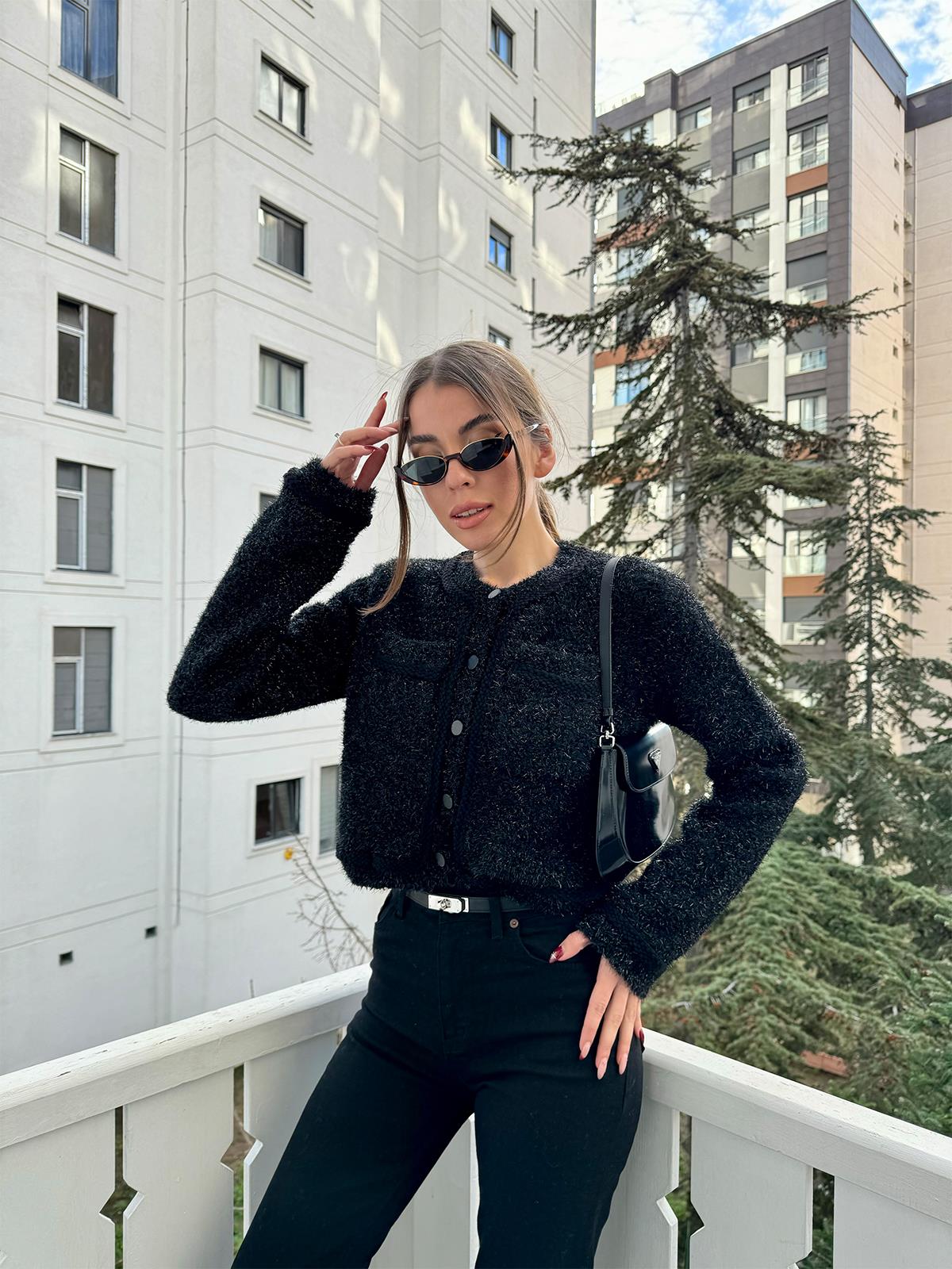 Siyah Bisiklet Yaka Yumuşak Dokulu Simli Triko Ceket