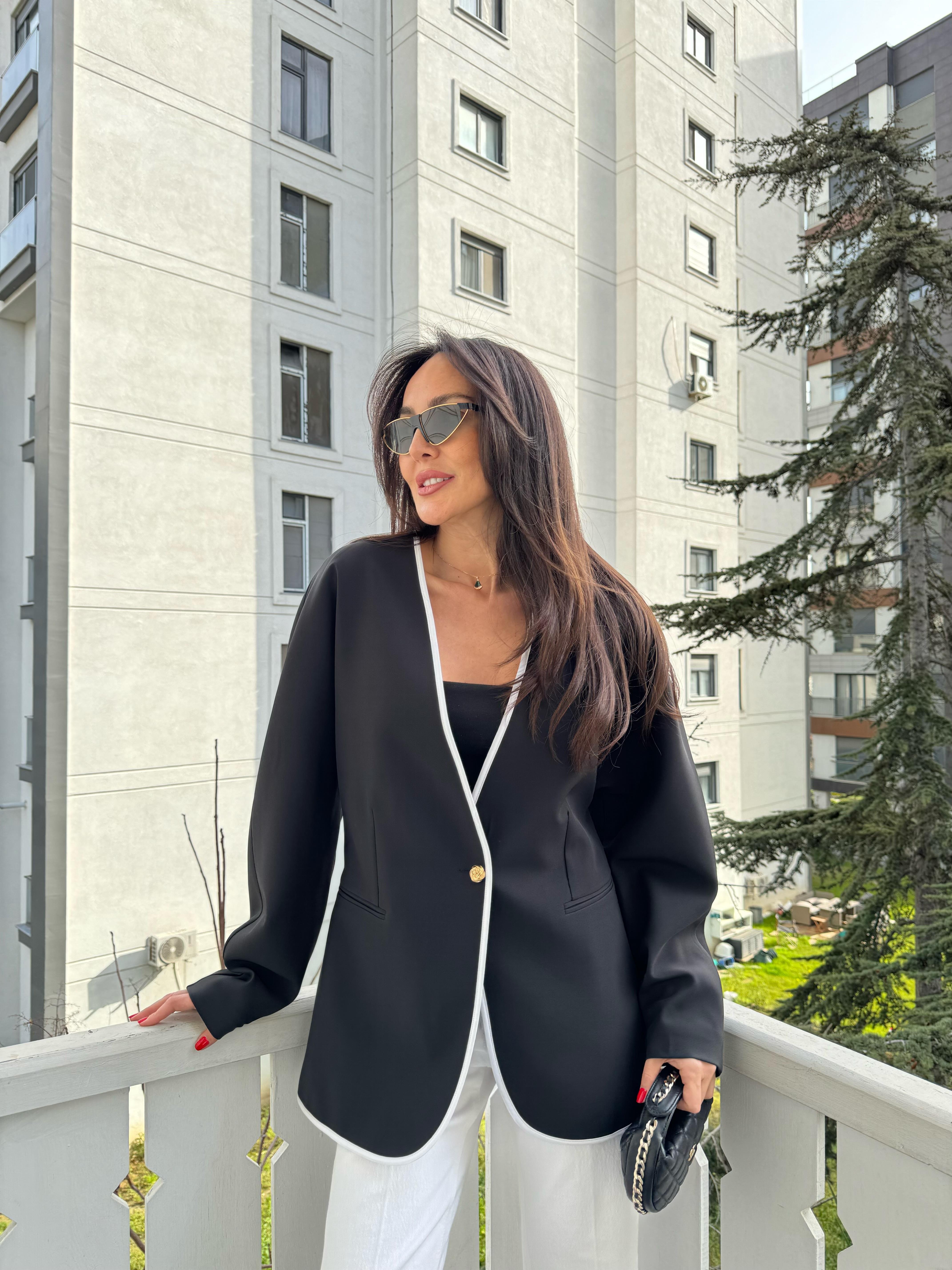 Siyah Biyeli Roma Ceket