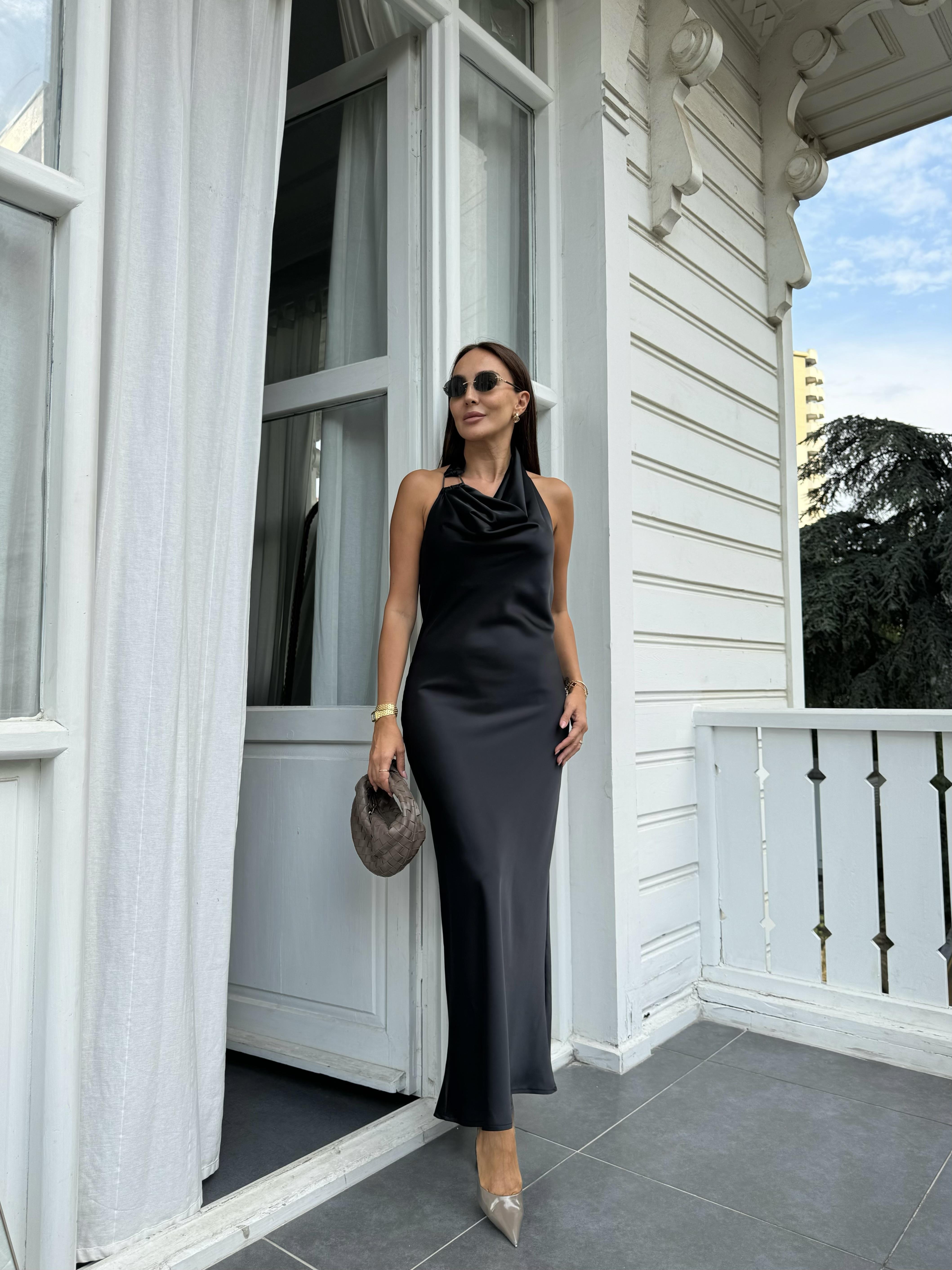 Siyah Boyundan Bağlamalı Saten Kadın Elbise