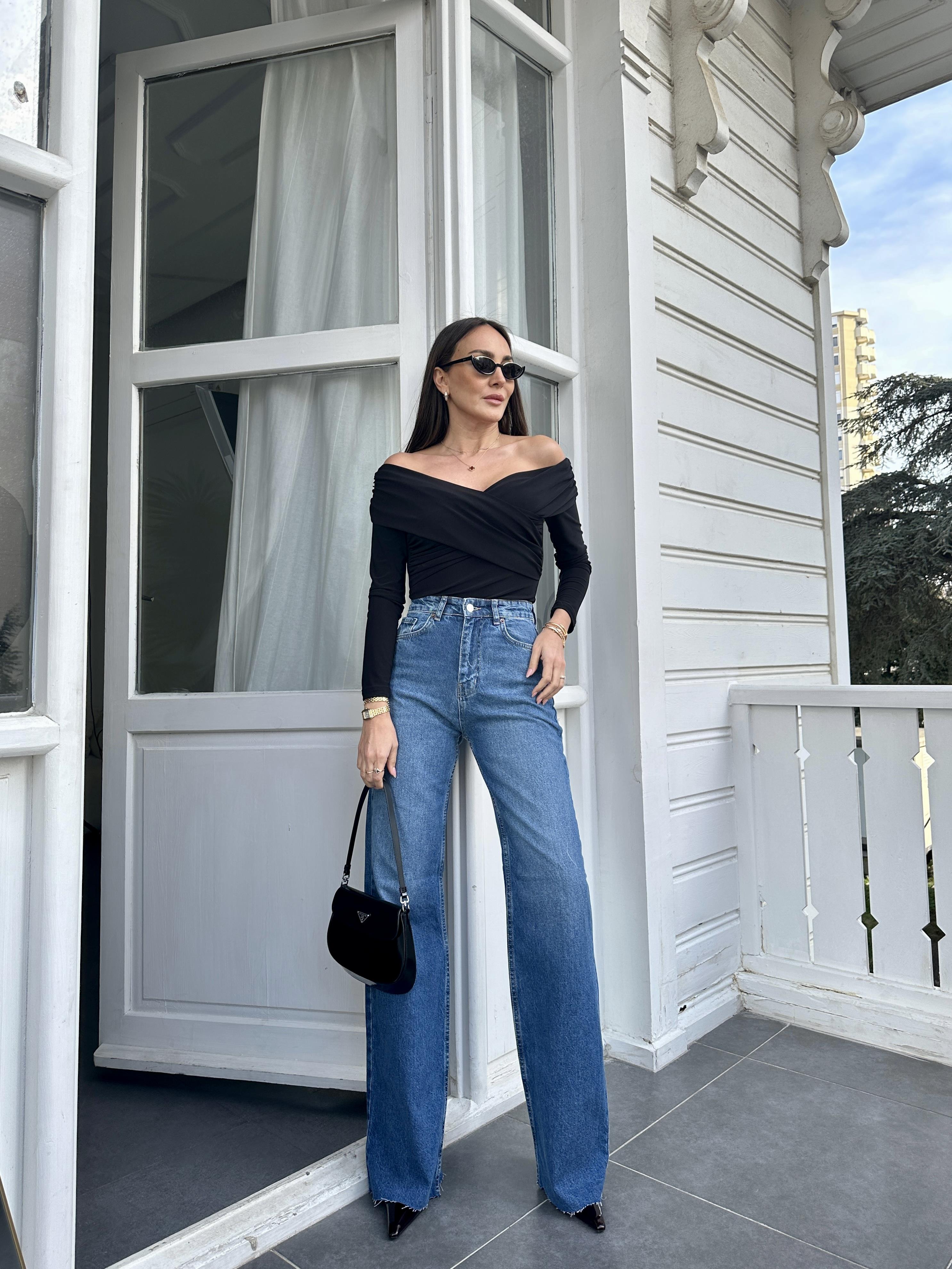 Siyah Çapraz Yaka Omuz Açık Bluz