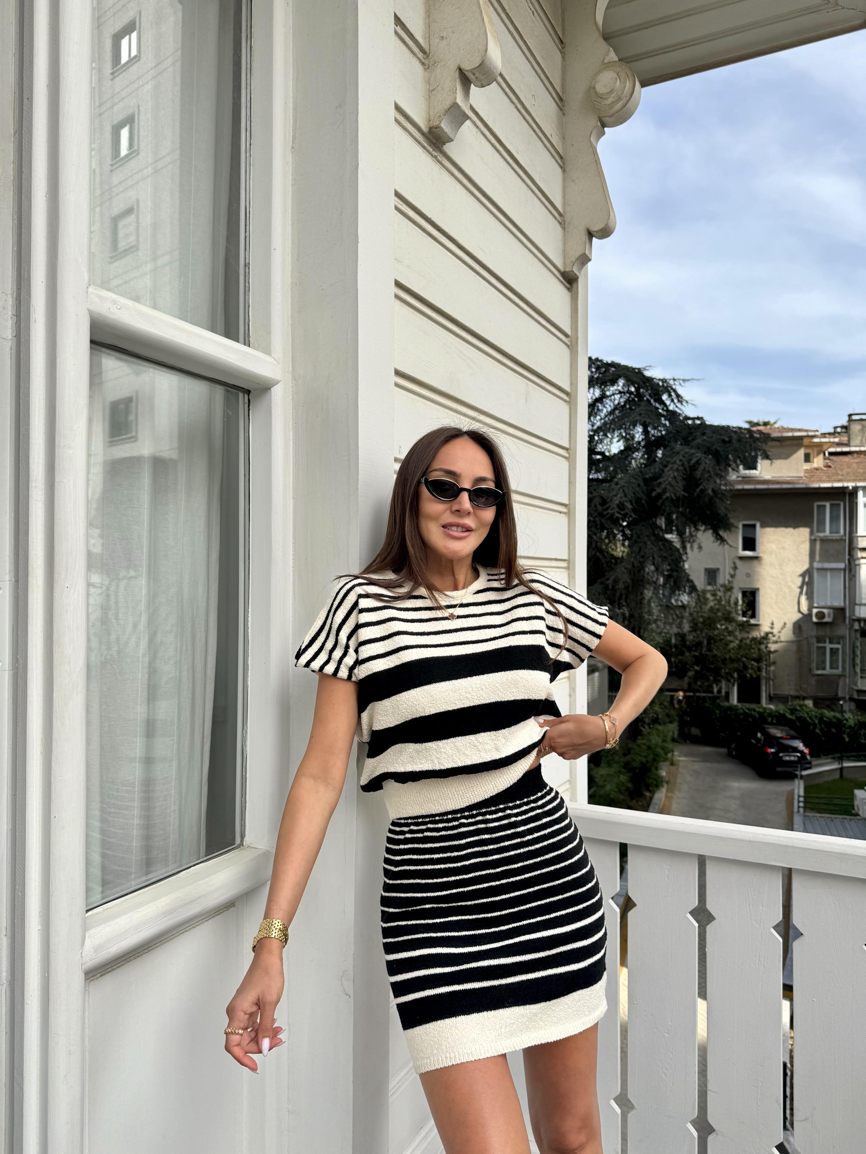 Siyah Çizgili Havlu Takım