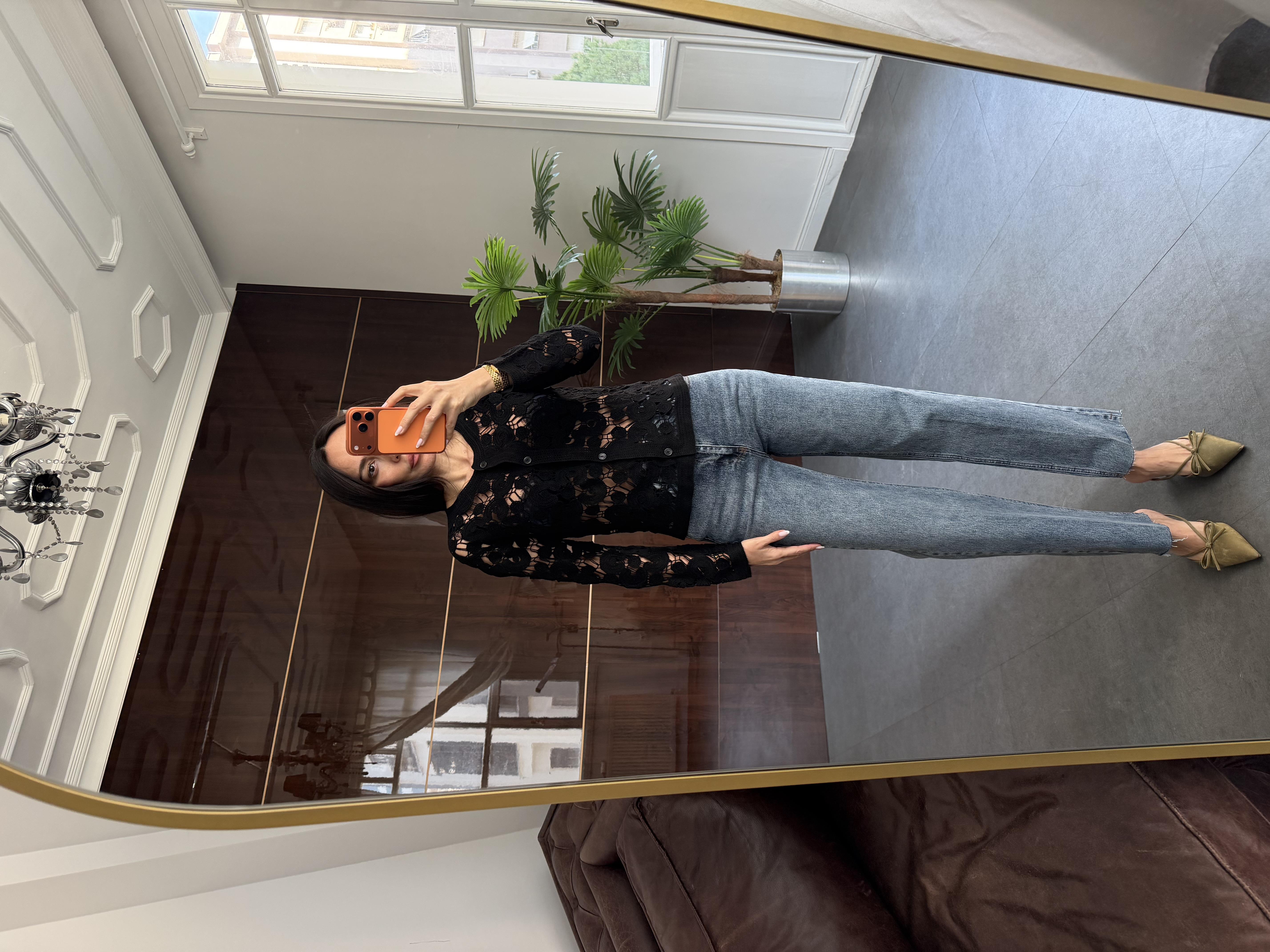 Siyah Dantel Tasarımlı Hırka