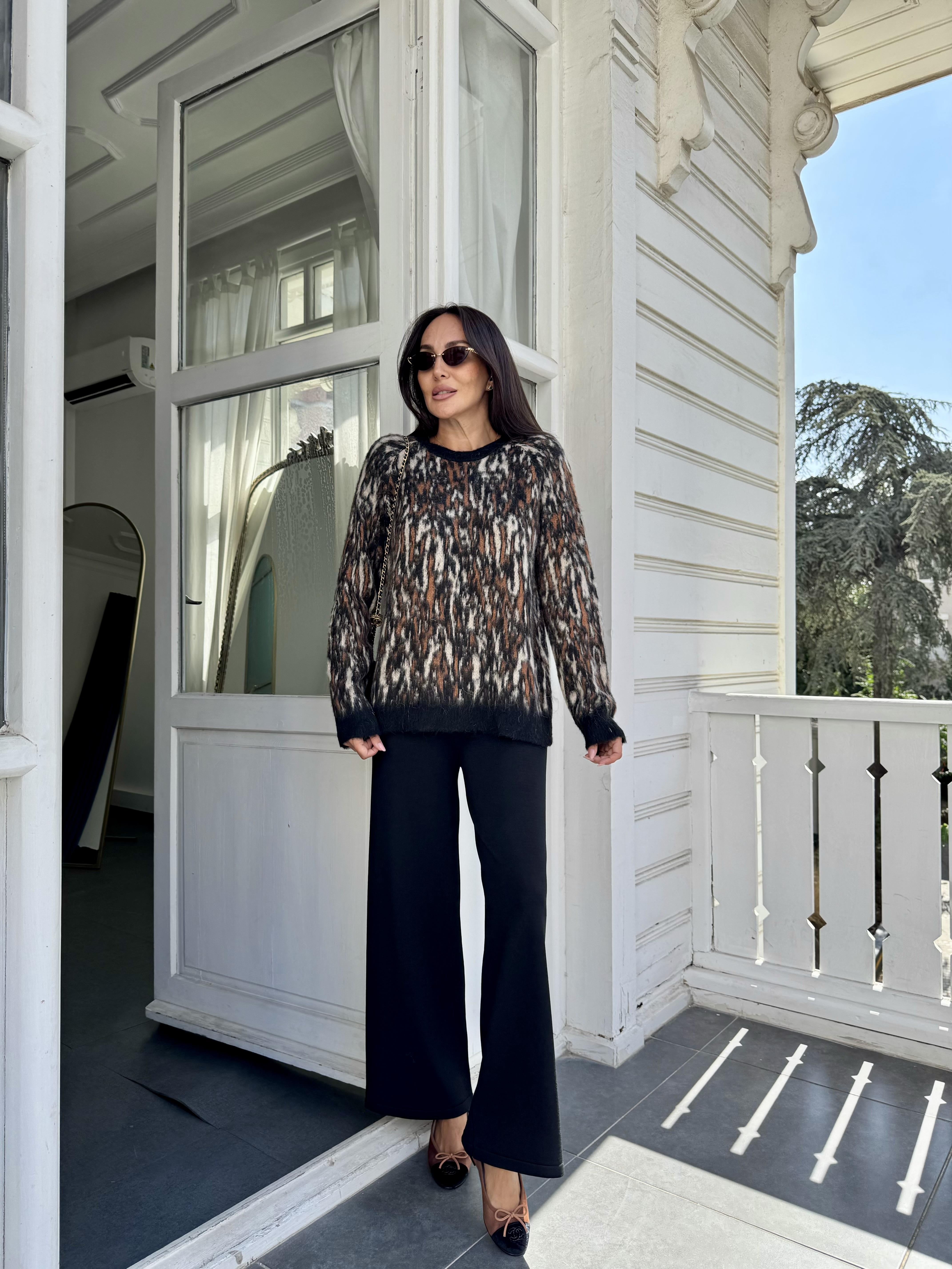 Siyah Desenli Şardonlu Yumuşak Dokulu Kazak