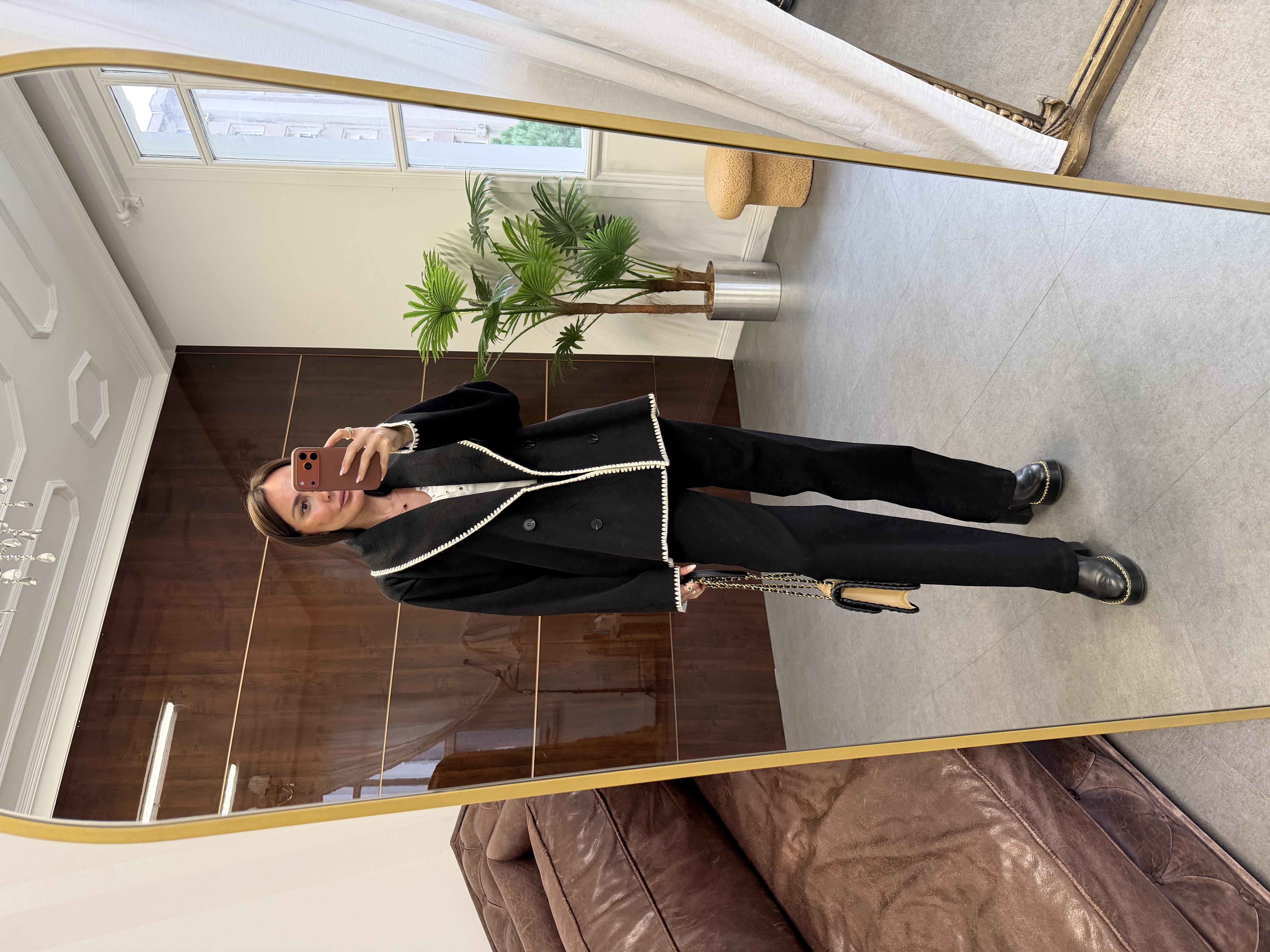 Siyah Dikiş Detaylı Ceket