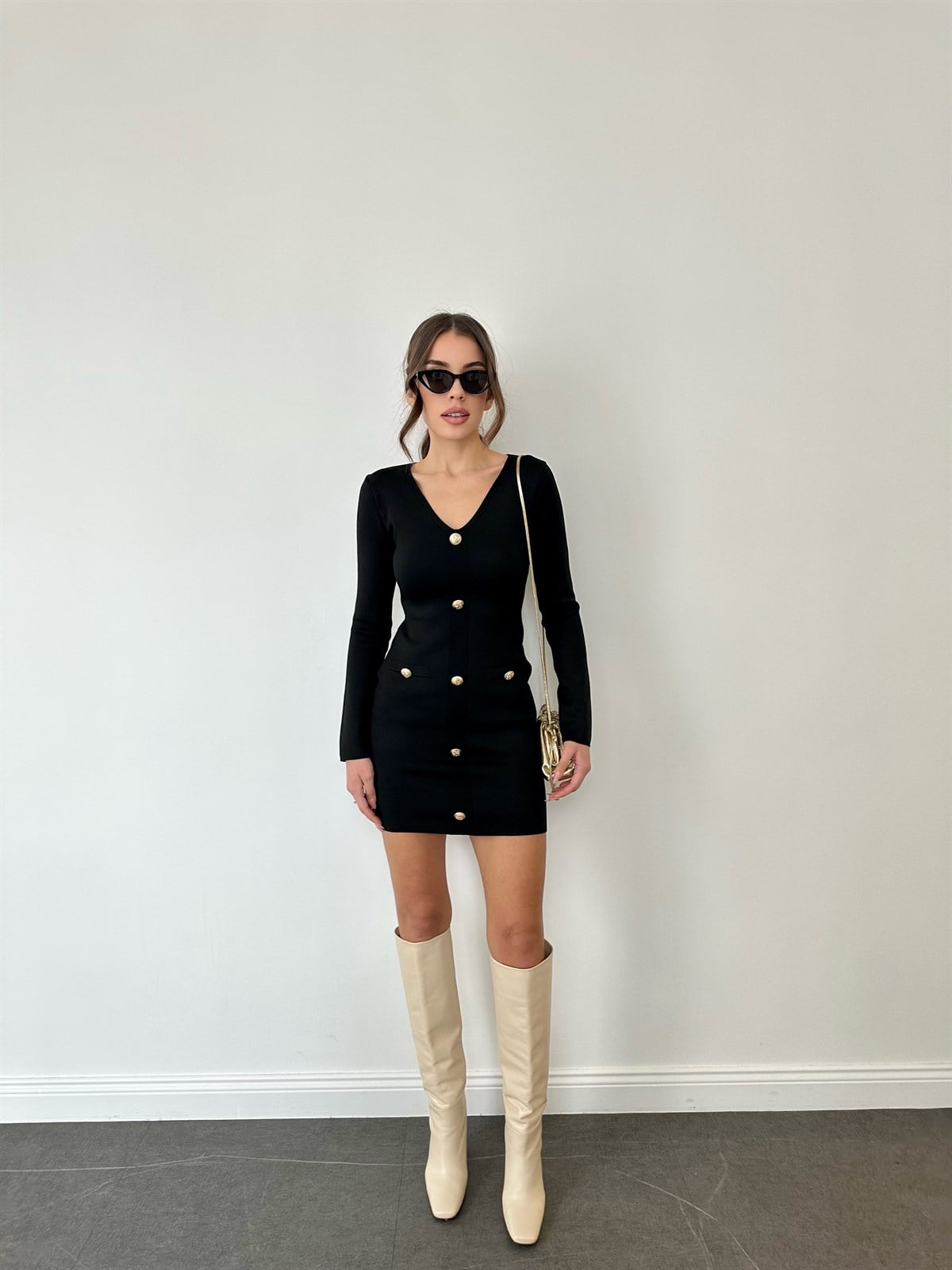 Siyah Düğmeli Esnek Elbise