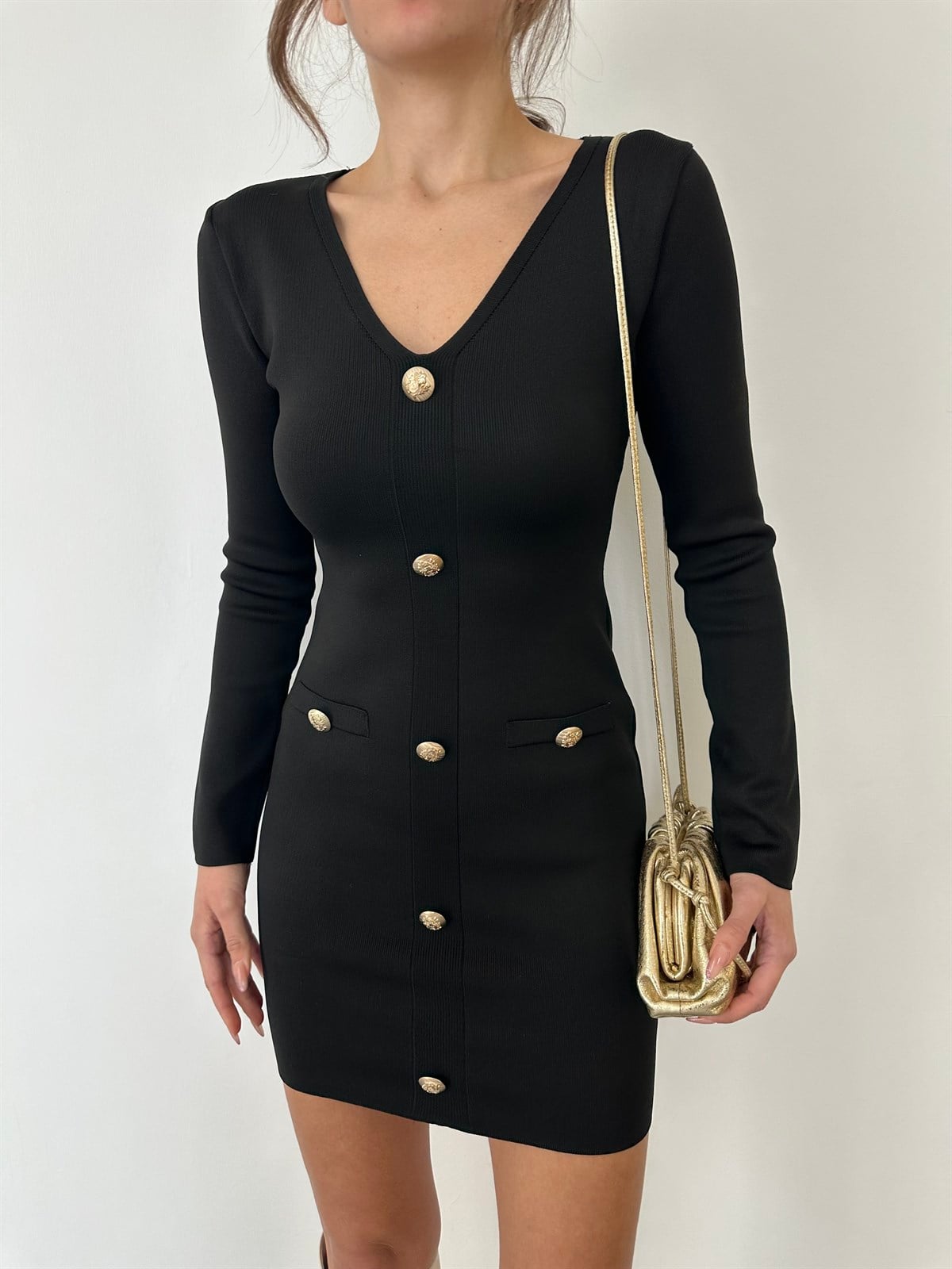 Siyah Düğmeli Esnek Elbise