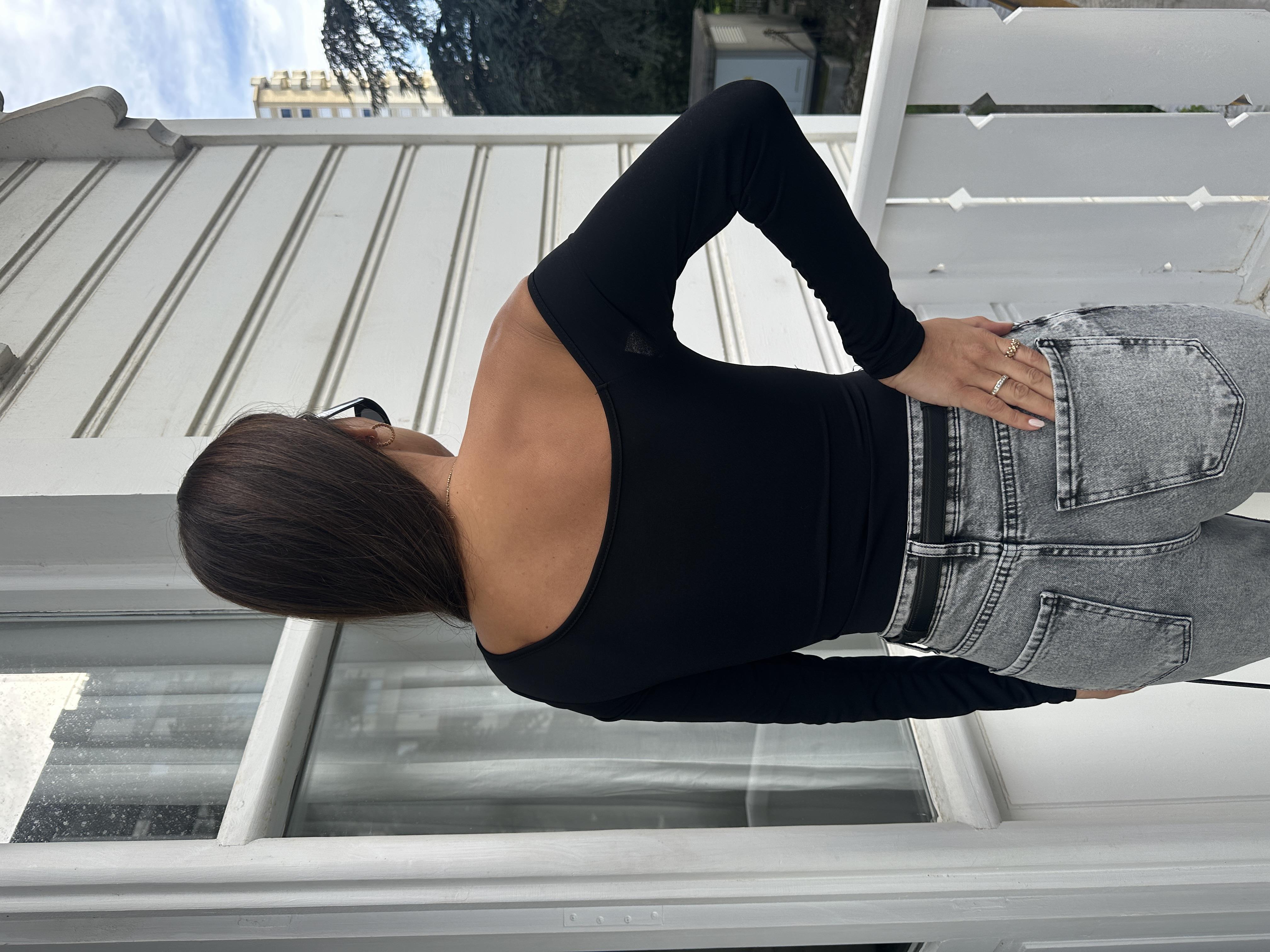 Siyah Düşük Kol Pencere Detay Bodysuit