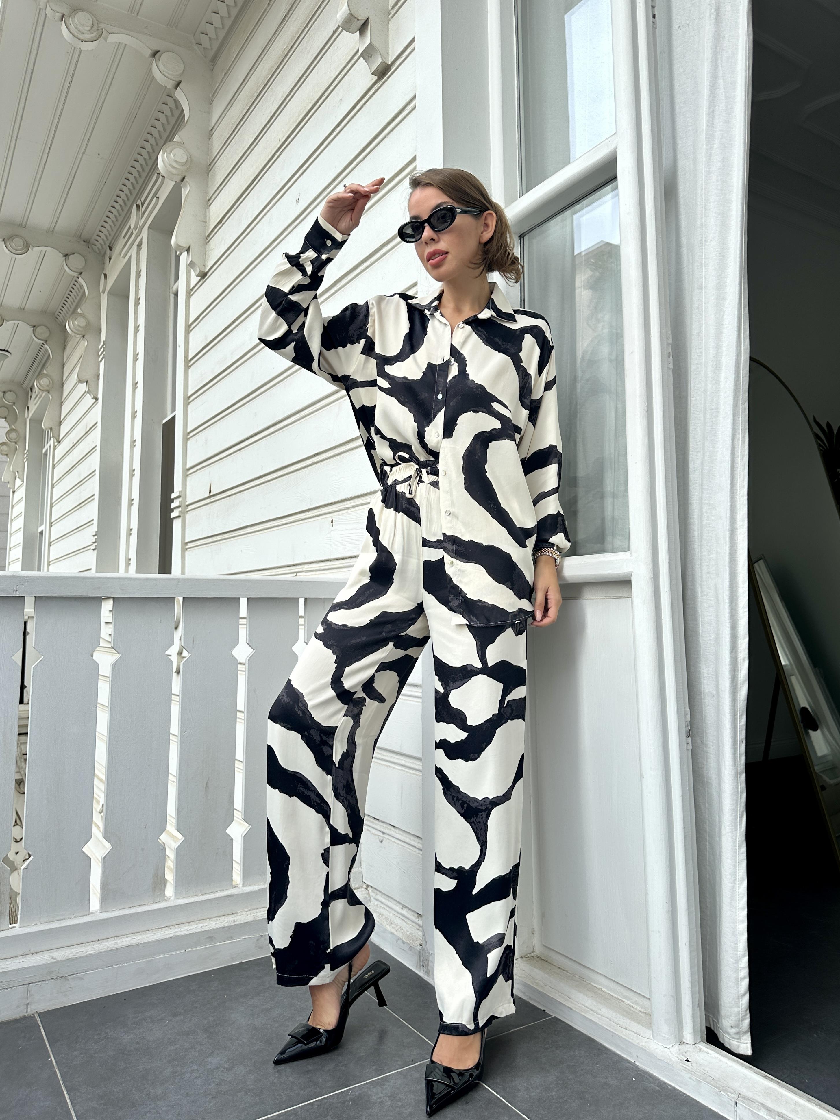 Siyah-Ekru Saten Takım