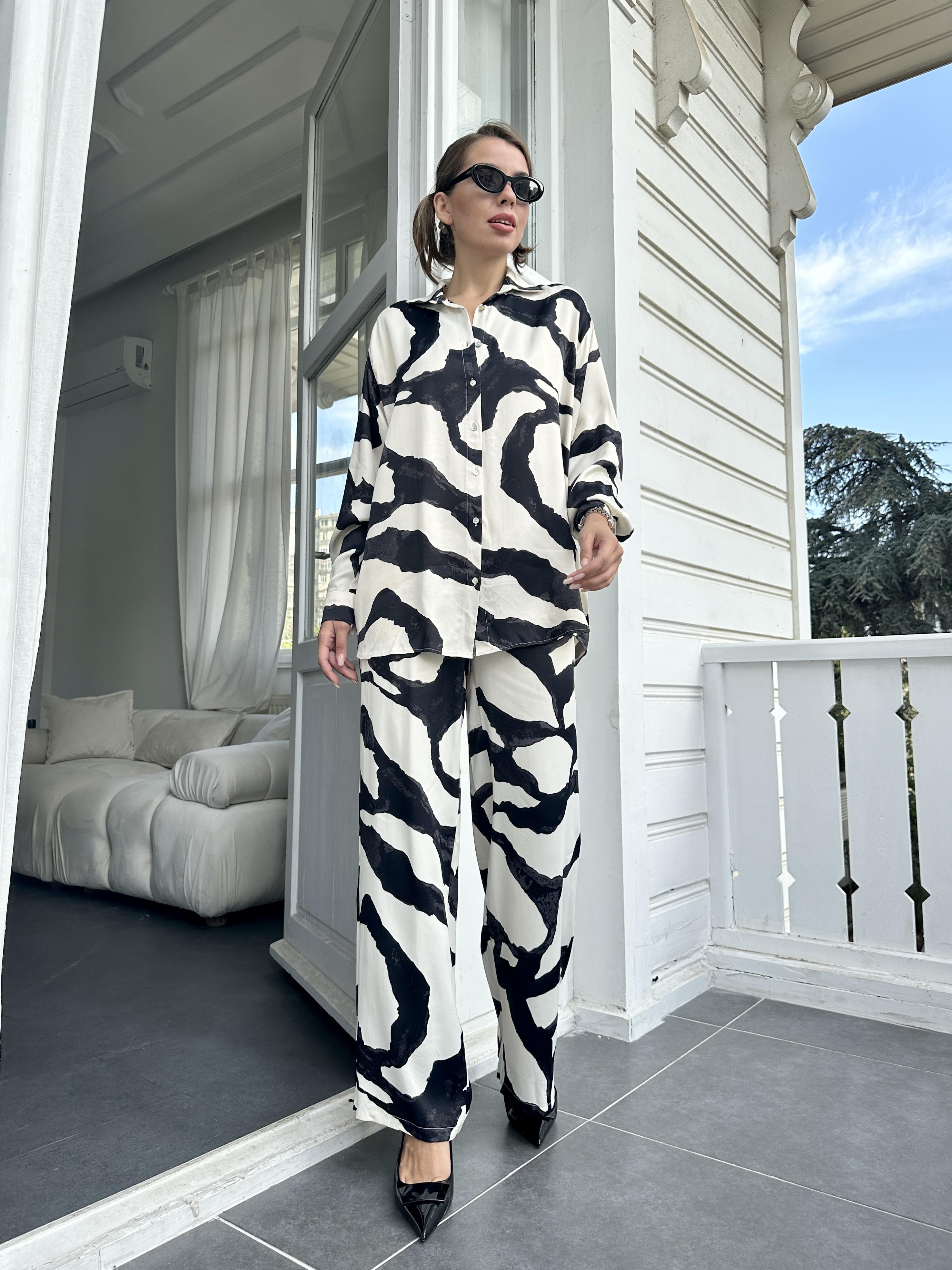 Siyah-Ekru Saten Takım