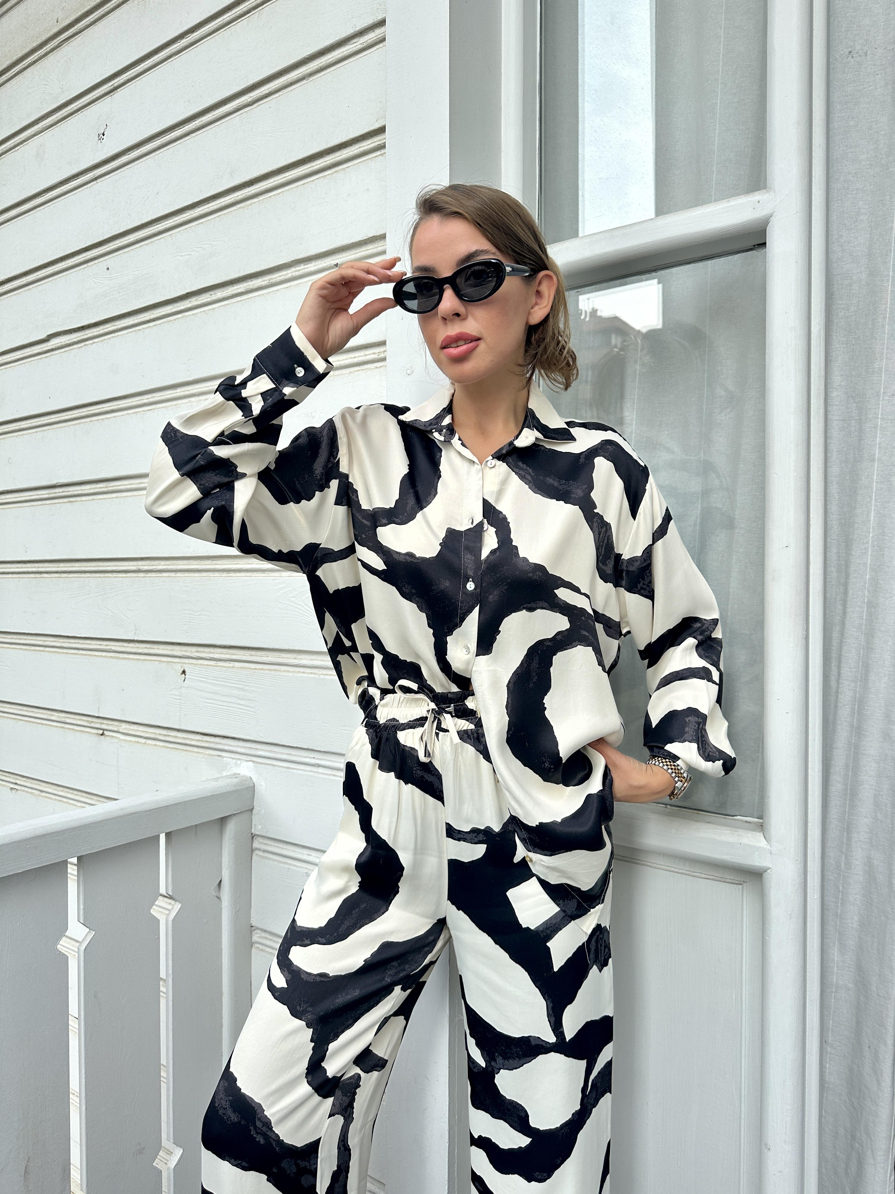 Siyah-Ekru Saten Takım