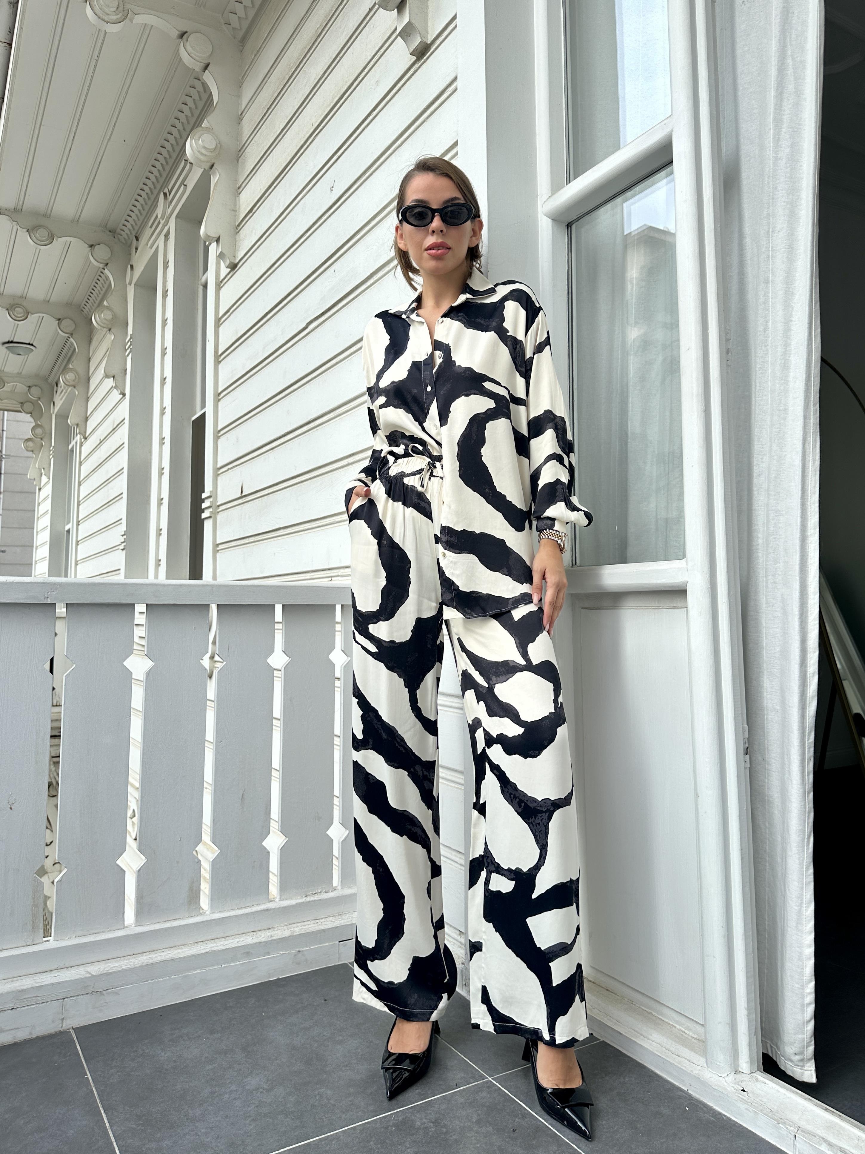 Siyah-Ekru Saten Takım