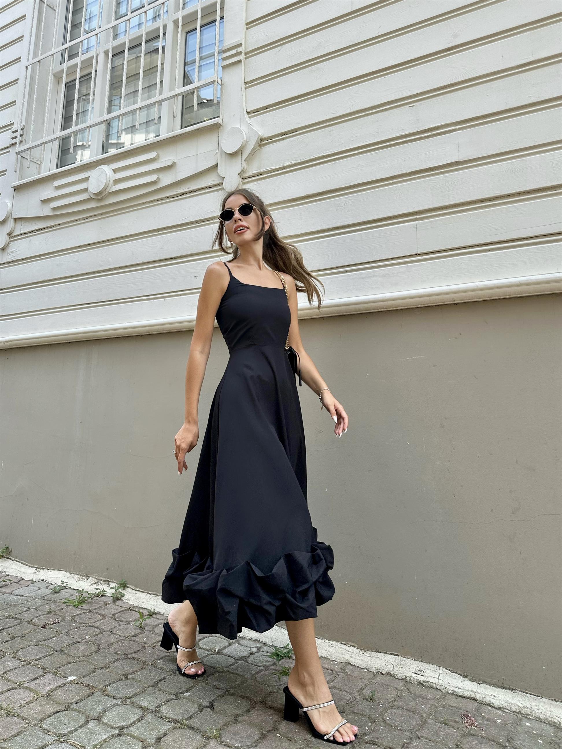 Siyah Etek Ucu Volanlı Elbise