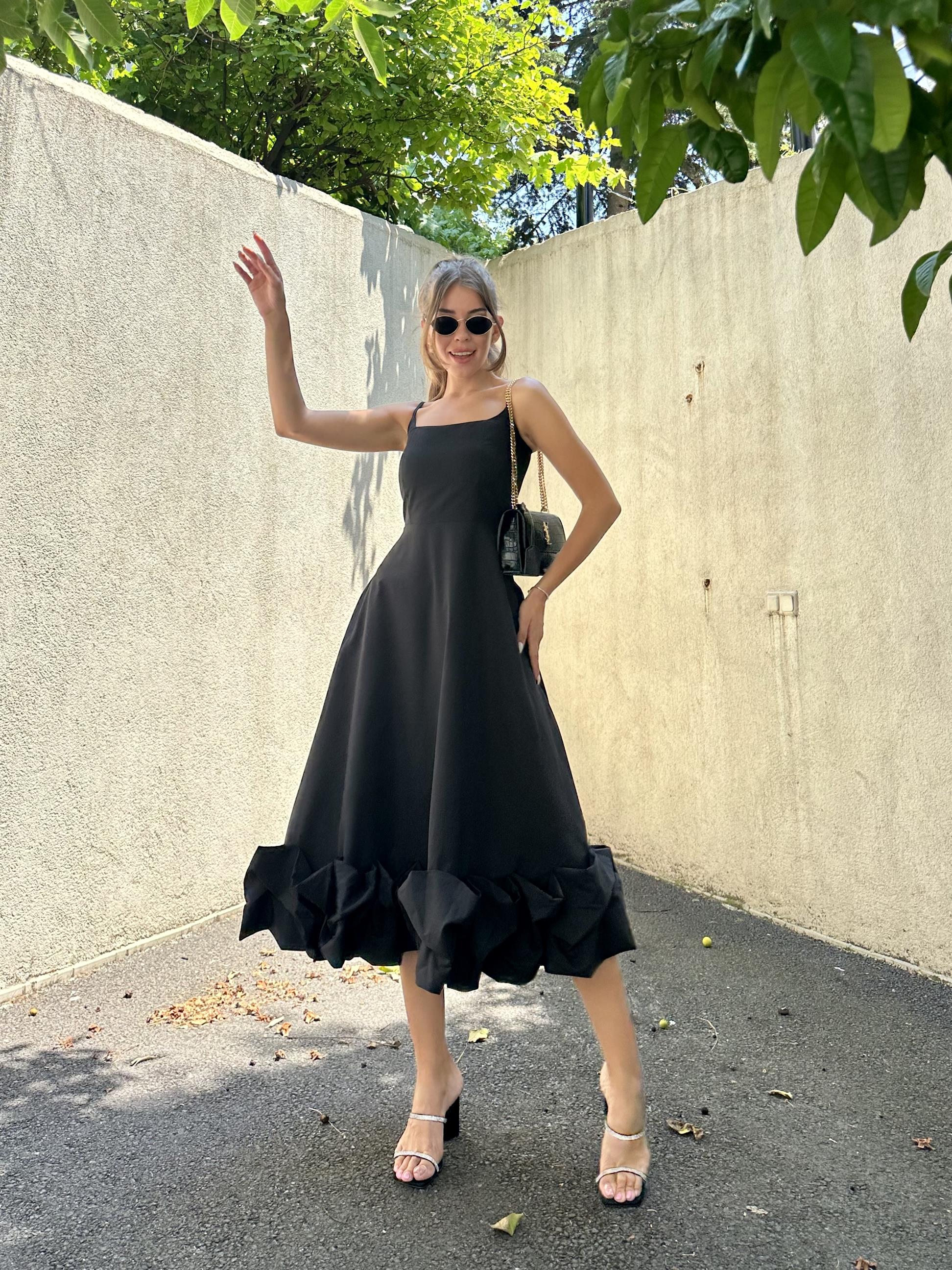 Siyah Etek Ucu Volanlı Elbise