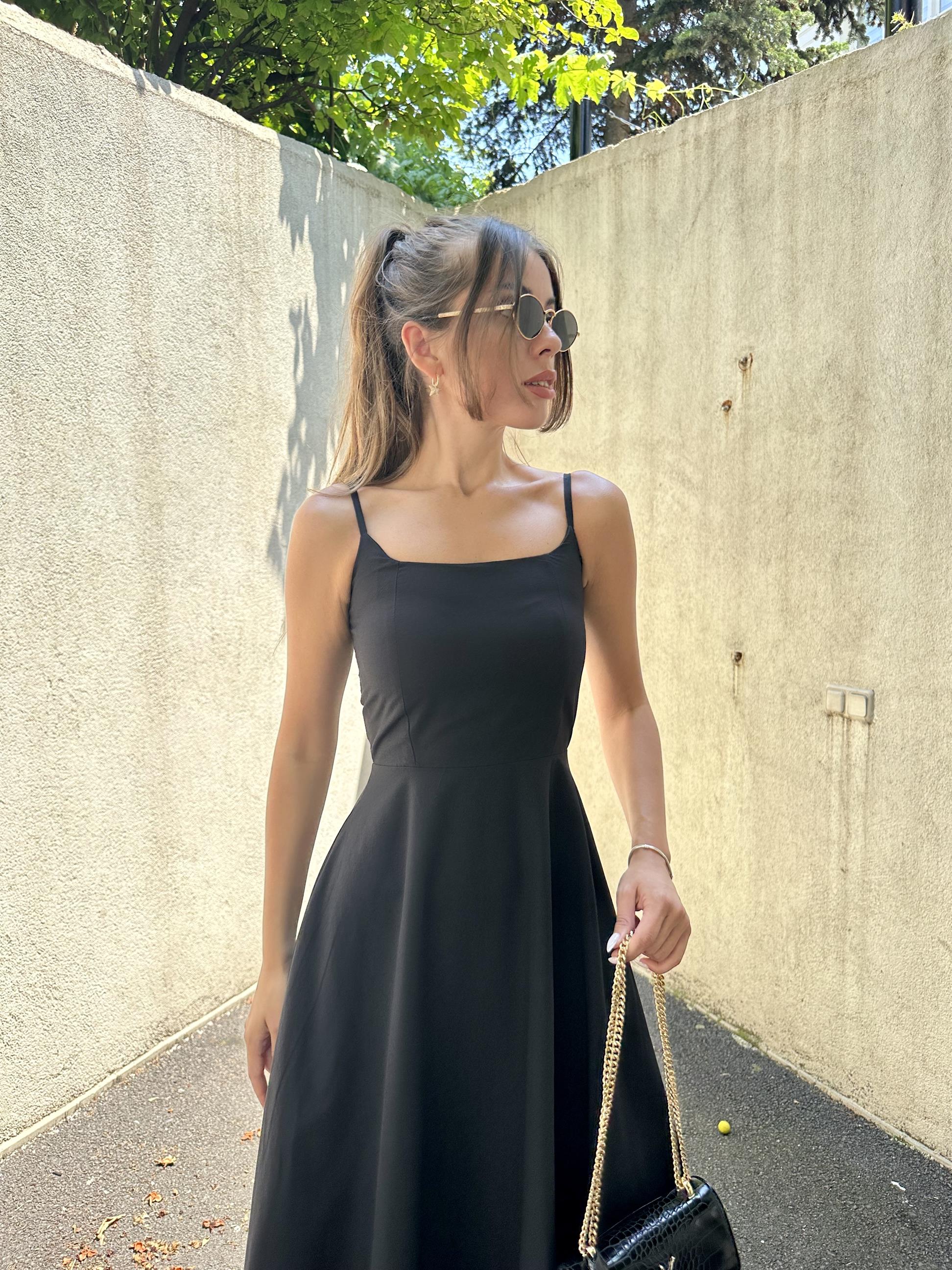 Siyah Etek Ucu Volanlı Elbise