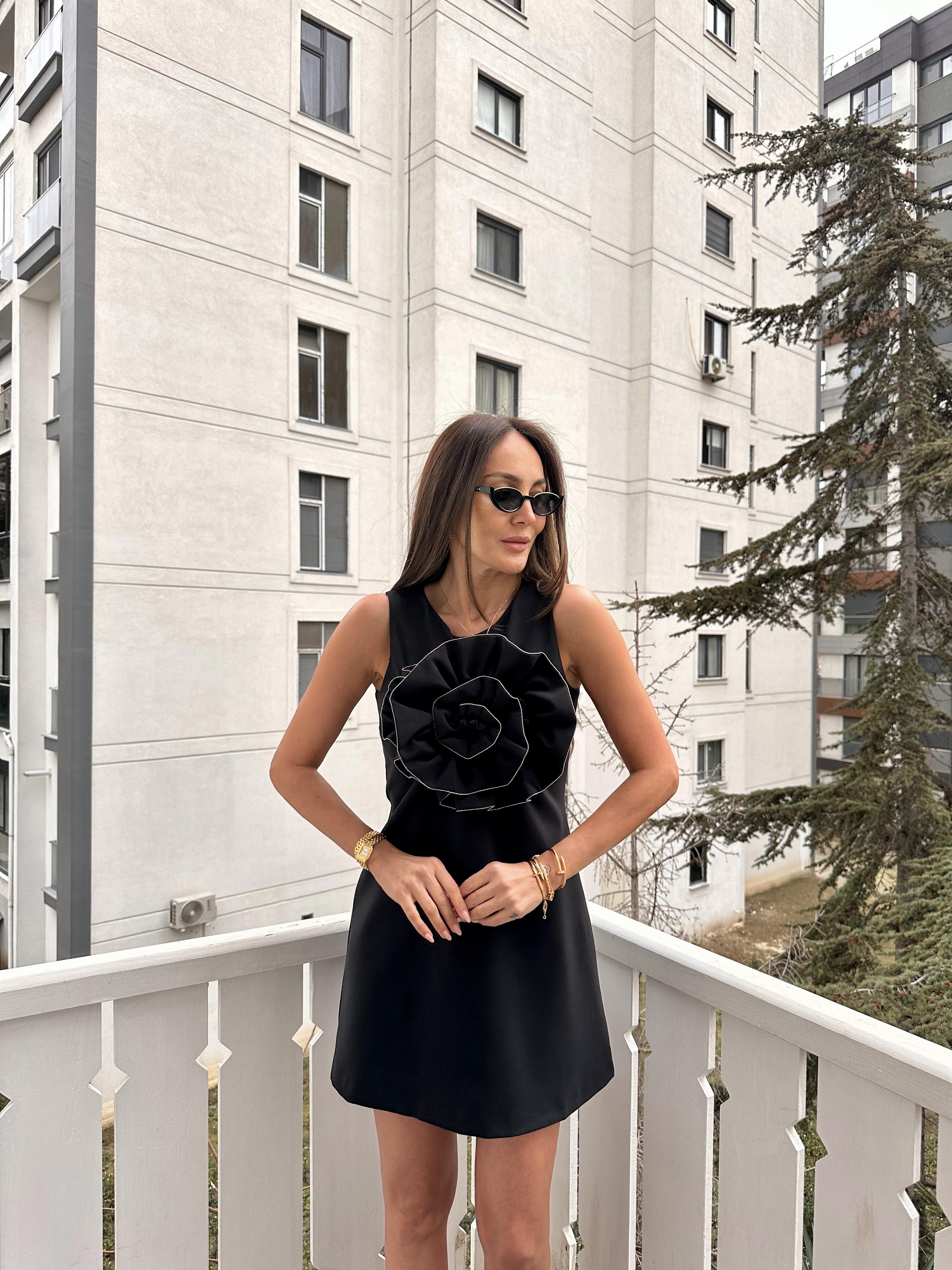 Siyah Gül İşleme Detay Elbise
