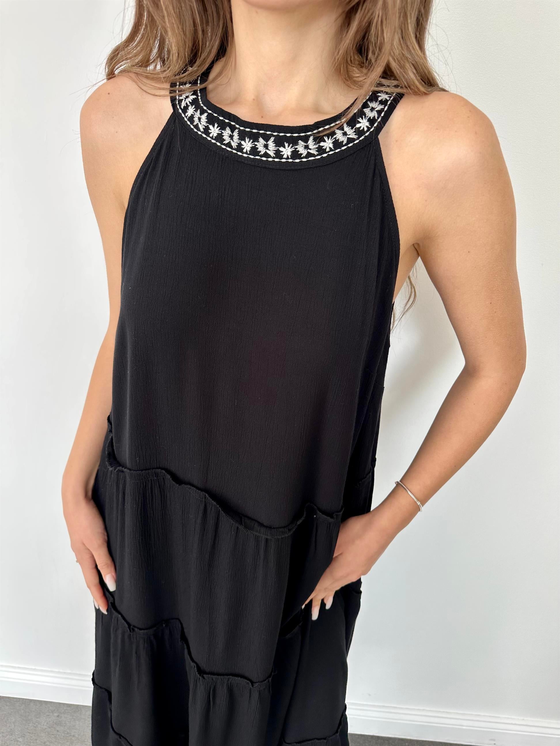 Siyah Halter Yaka Elbise